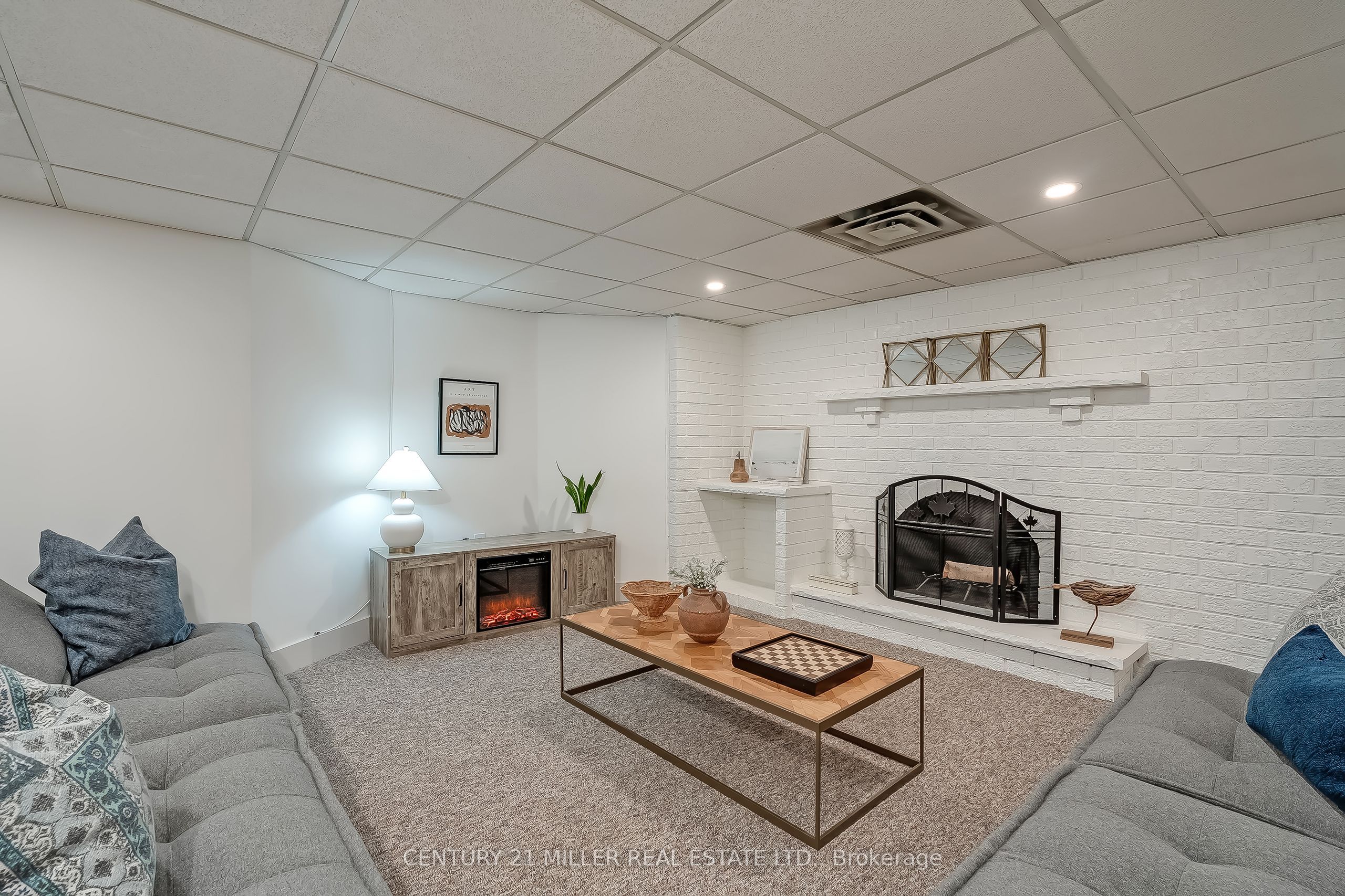 6482 Tenth Line W Property Photo 29