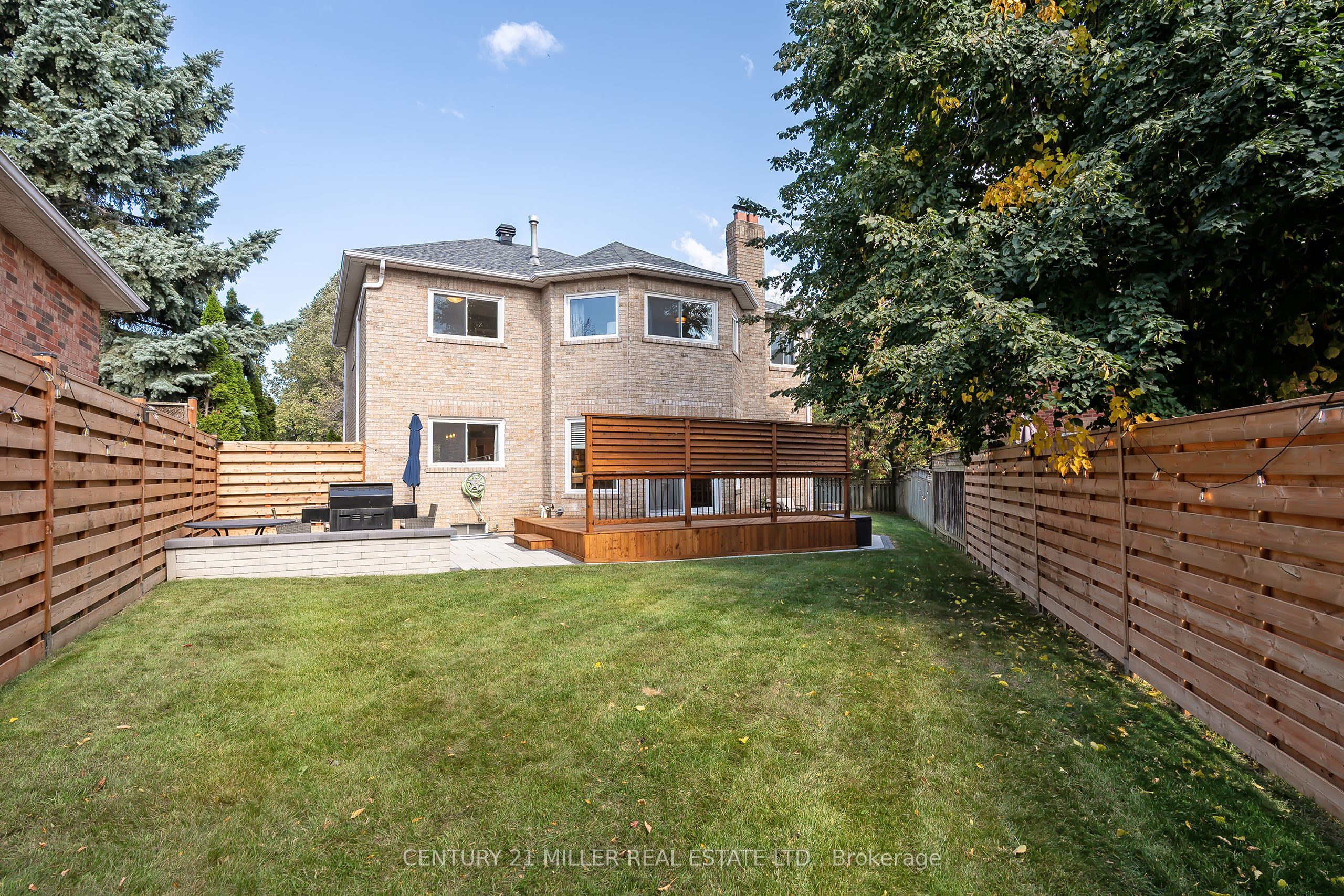 6482 Tenth Line W Property Photo 33
