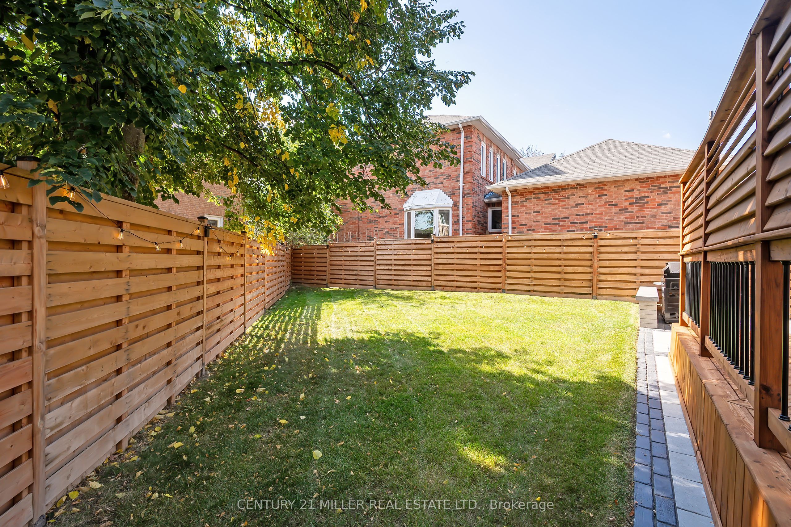 6482 Tenth Line W Property Photo 34