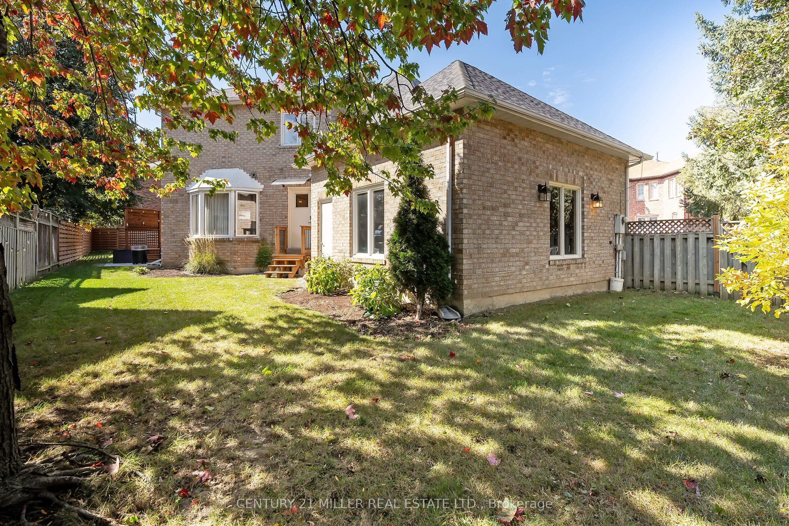 6482 Tenth Line W Property Photo 38