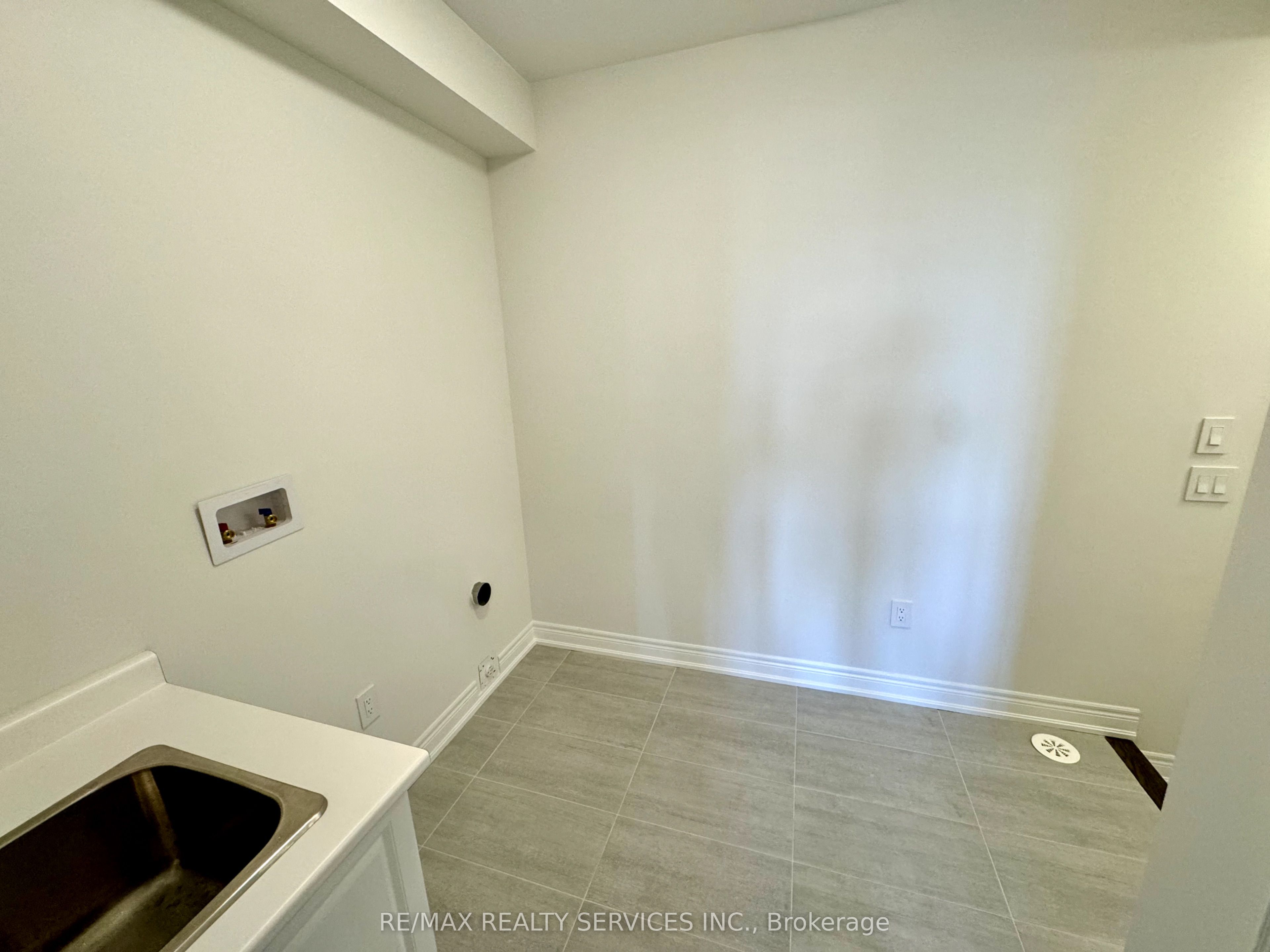 385 Inspire Boulevard Property Photo 8