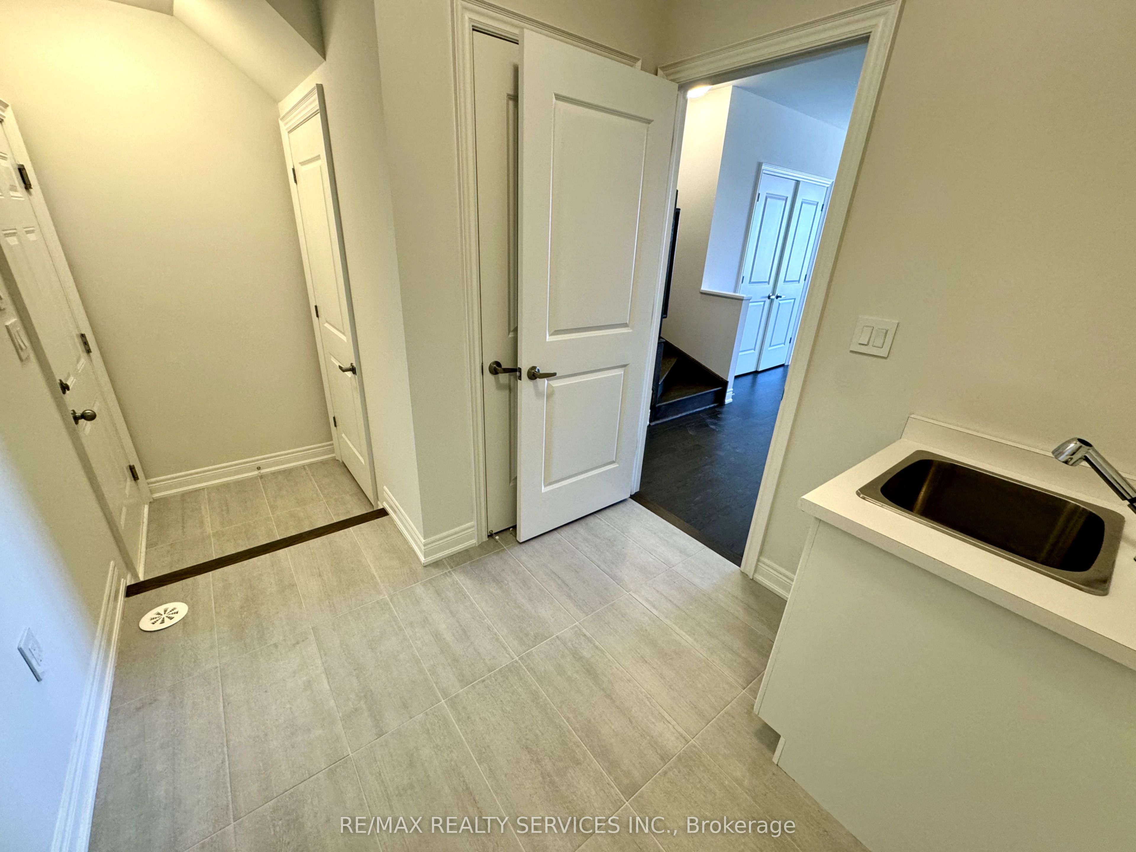 385 Inspire Boulevard Property Photo 9