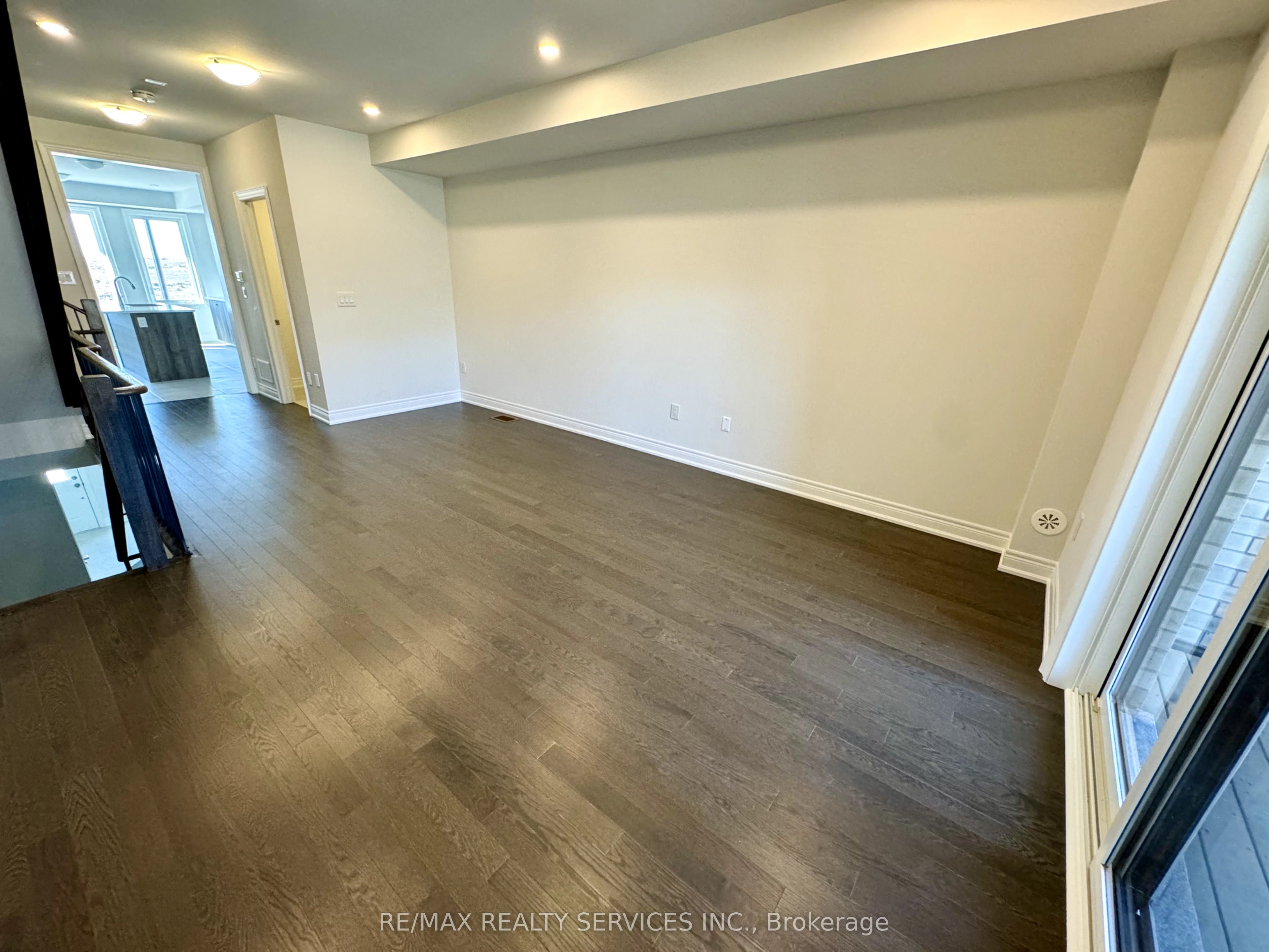 385 Inspire Boulevard Property Photo 11