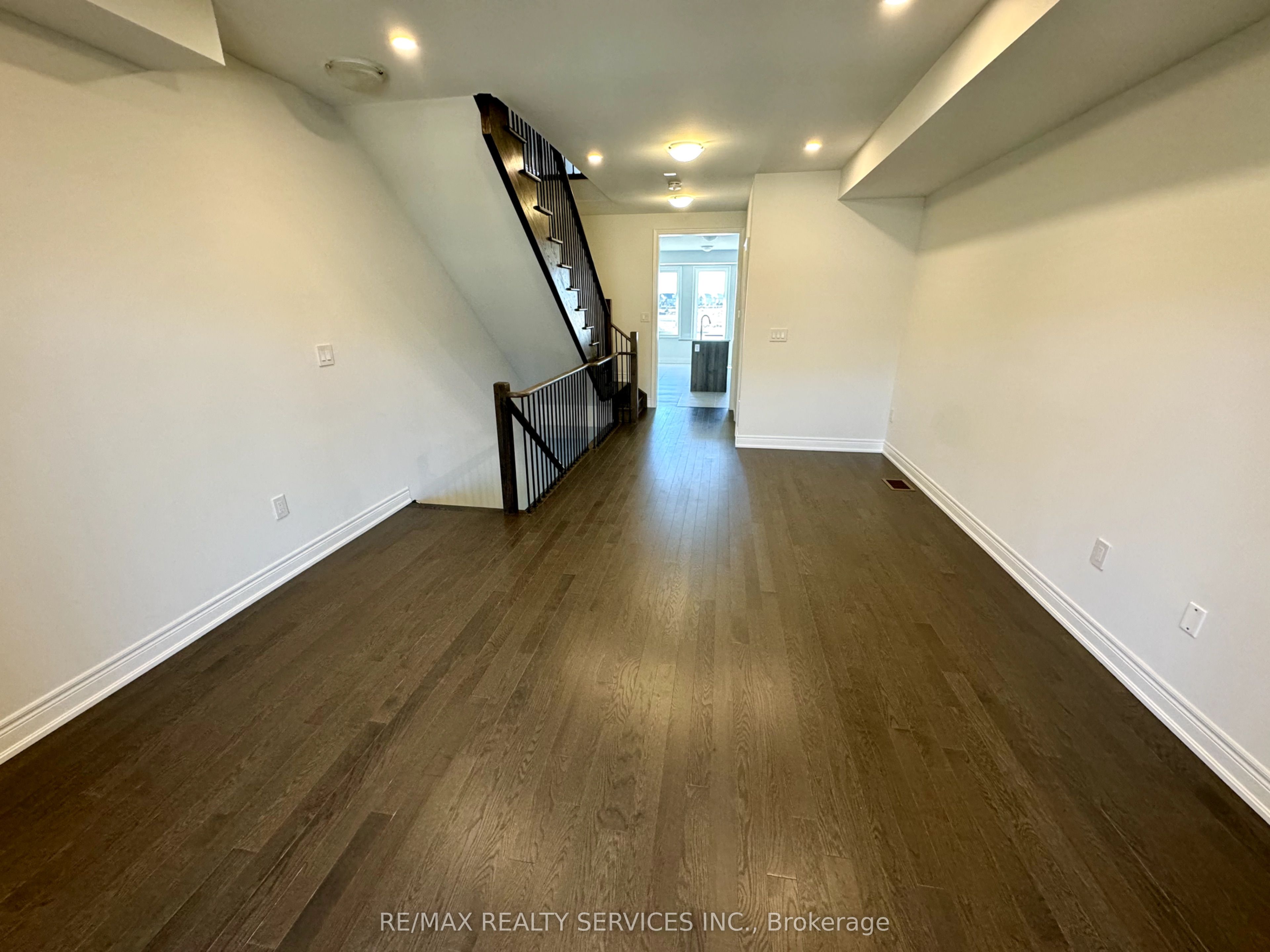 385 Inspire Boulevard Property Photo 12
