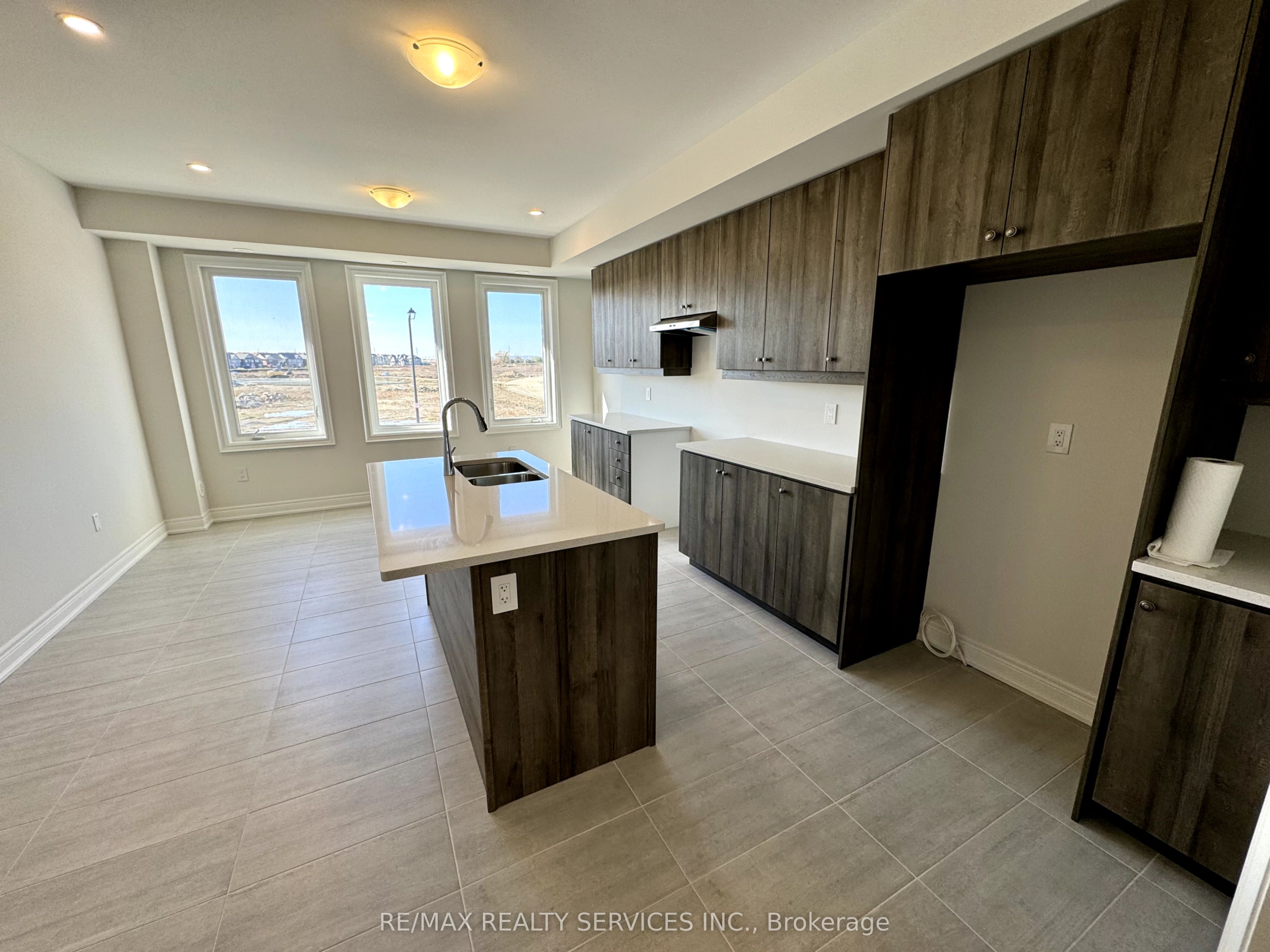 385 Inspire Boulevard Property Photo 16