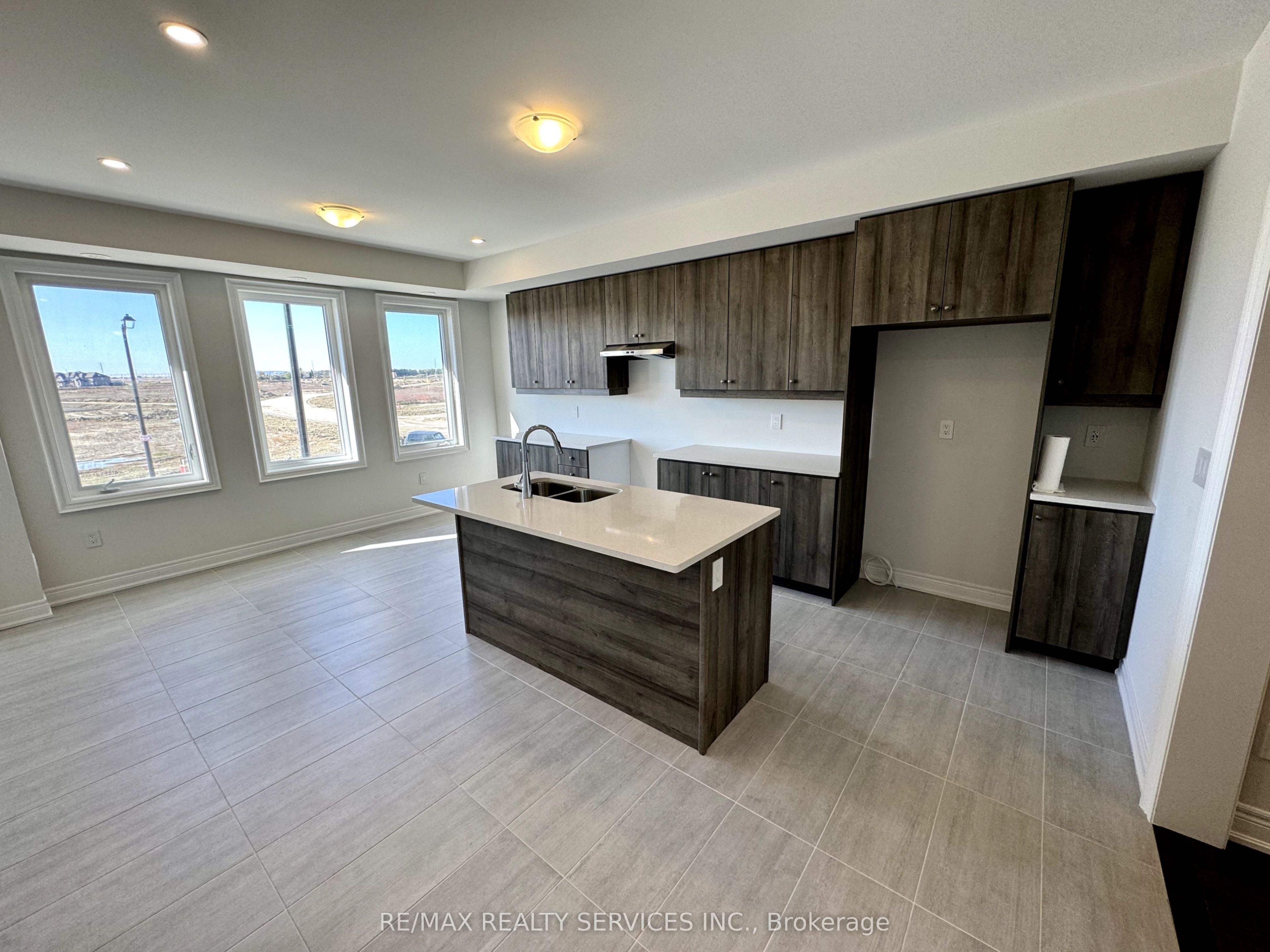 385 Inspire Boulevard Property Photo 17