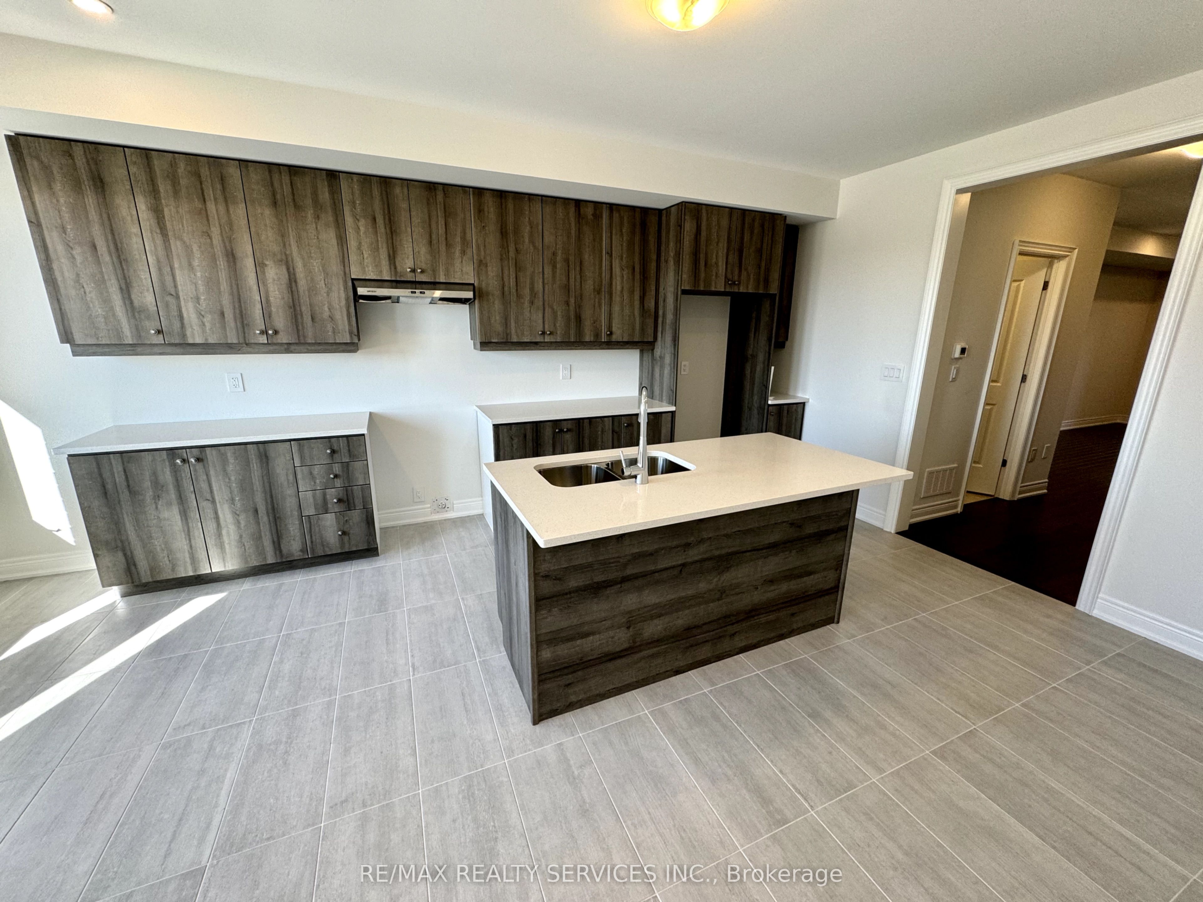 385 Inspire Boulevard Property Photo 18