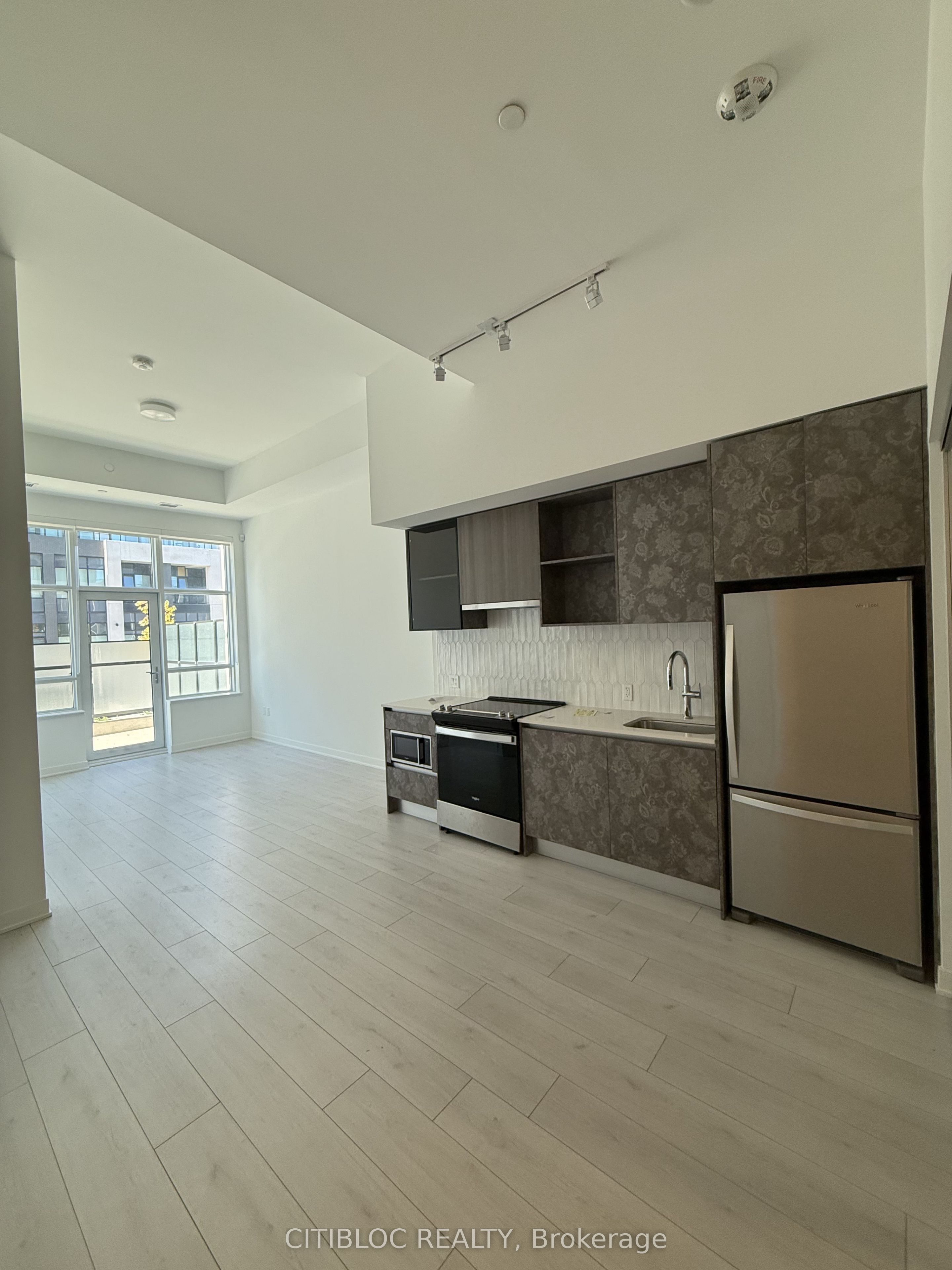 395 Dundas Street W 124 Property Photo 3