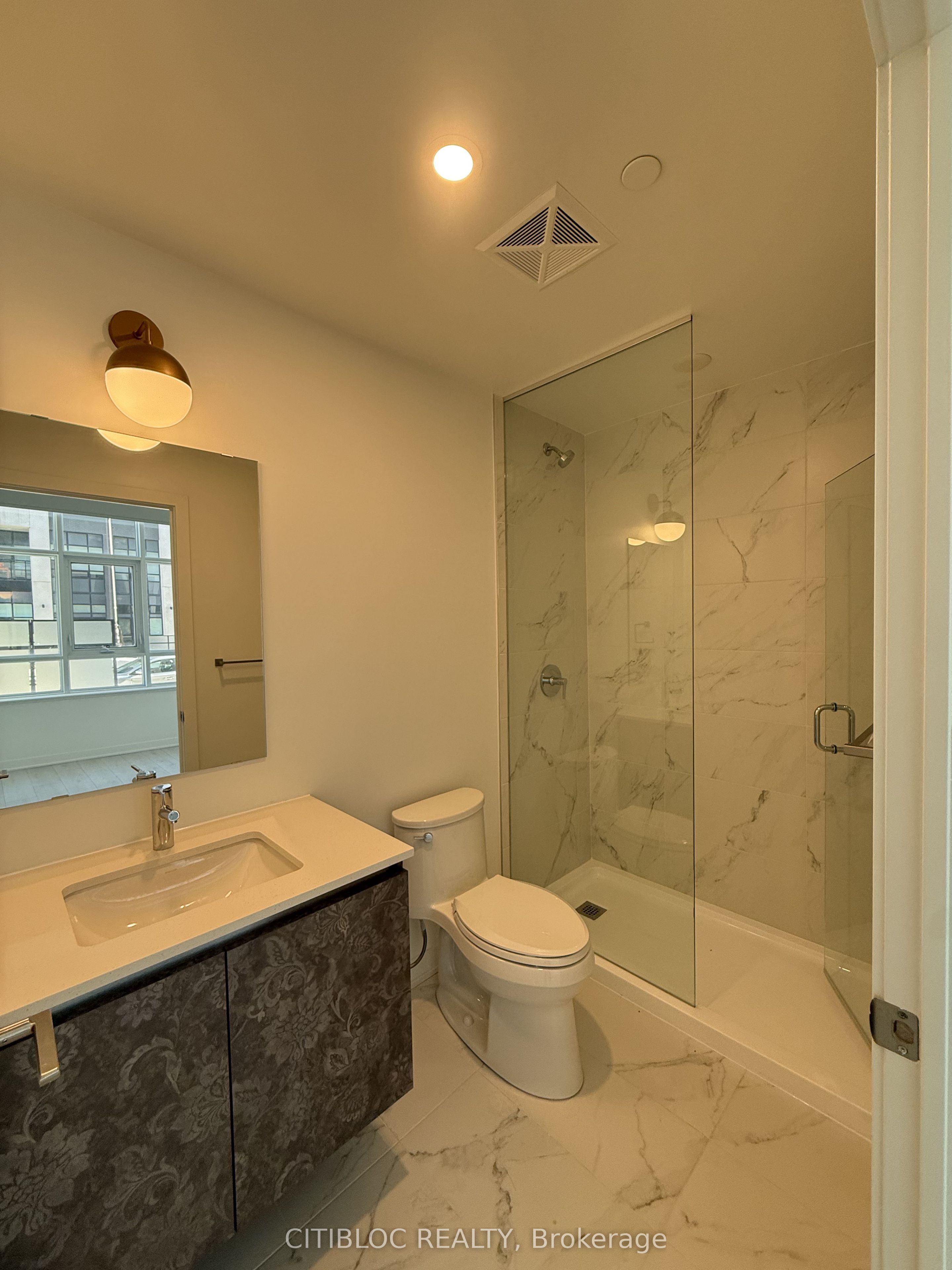395 Dundas Street W 124 Property Photo 6