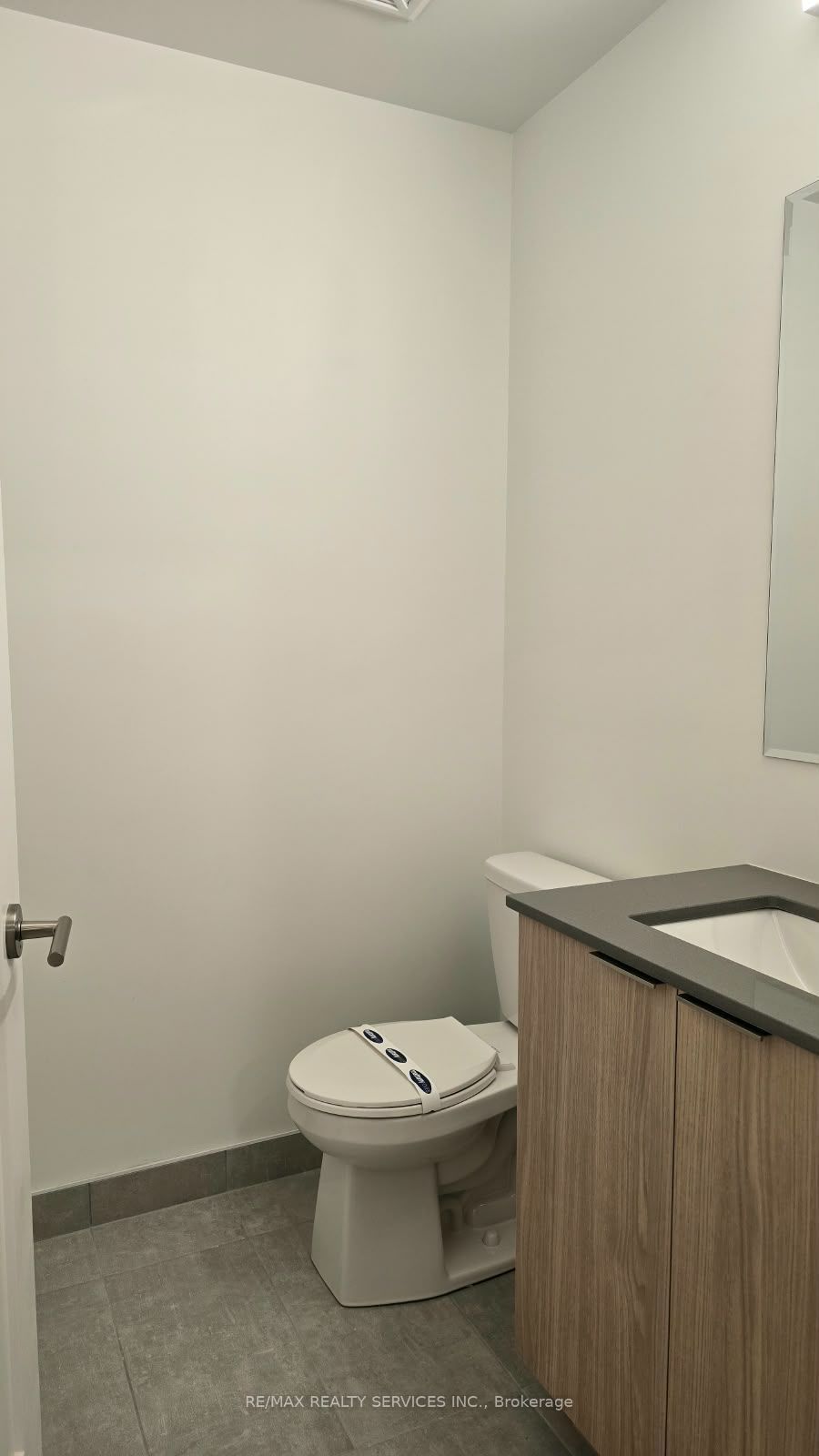 3008 William Cutmore Boulevard 323 Property Photo 4