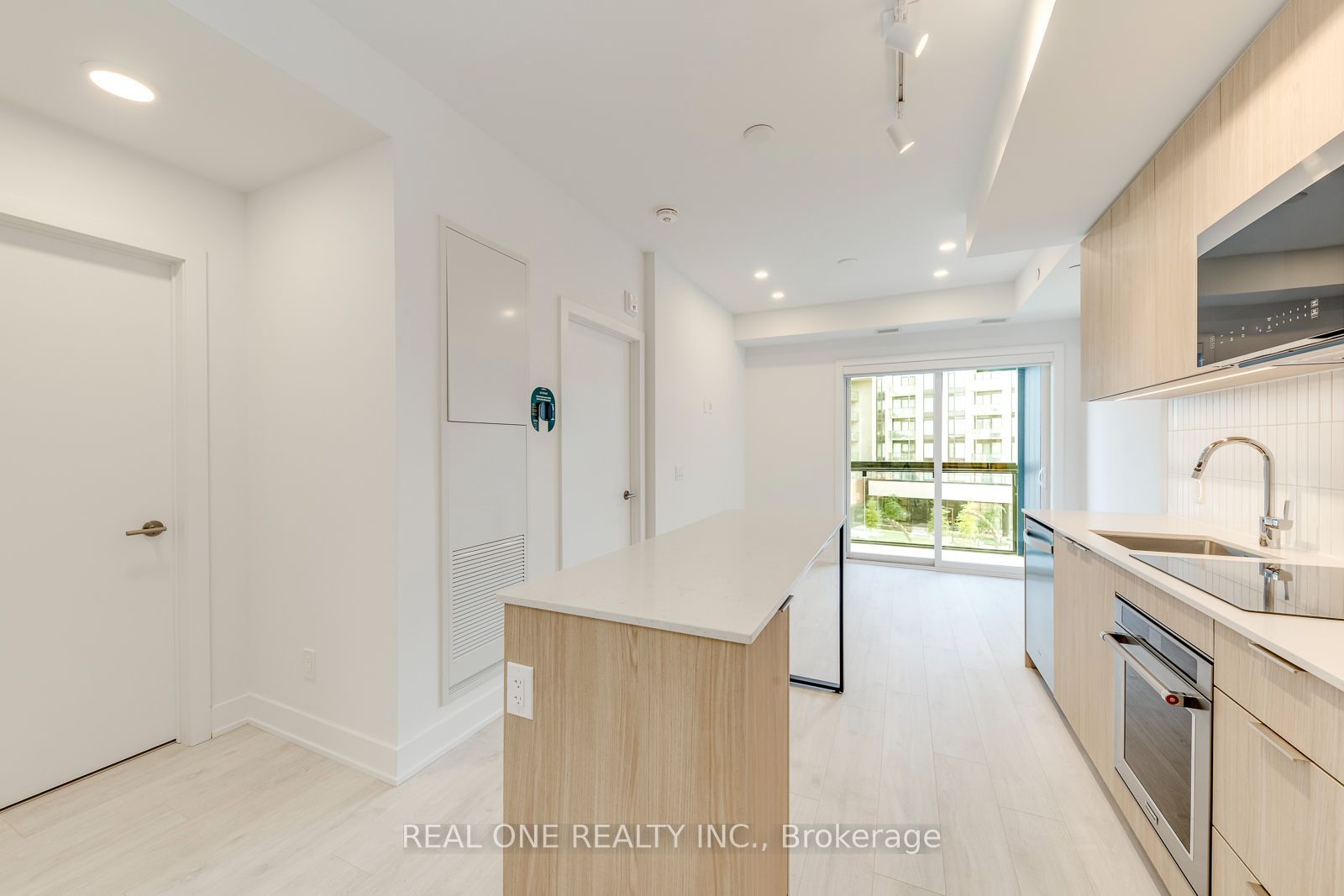 3008 William Cutmore Boulevard 408 Property Photo 12