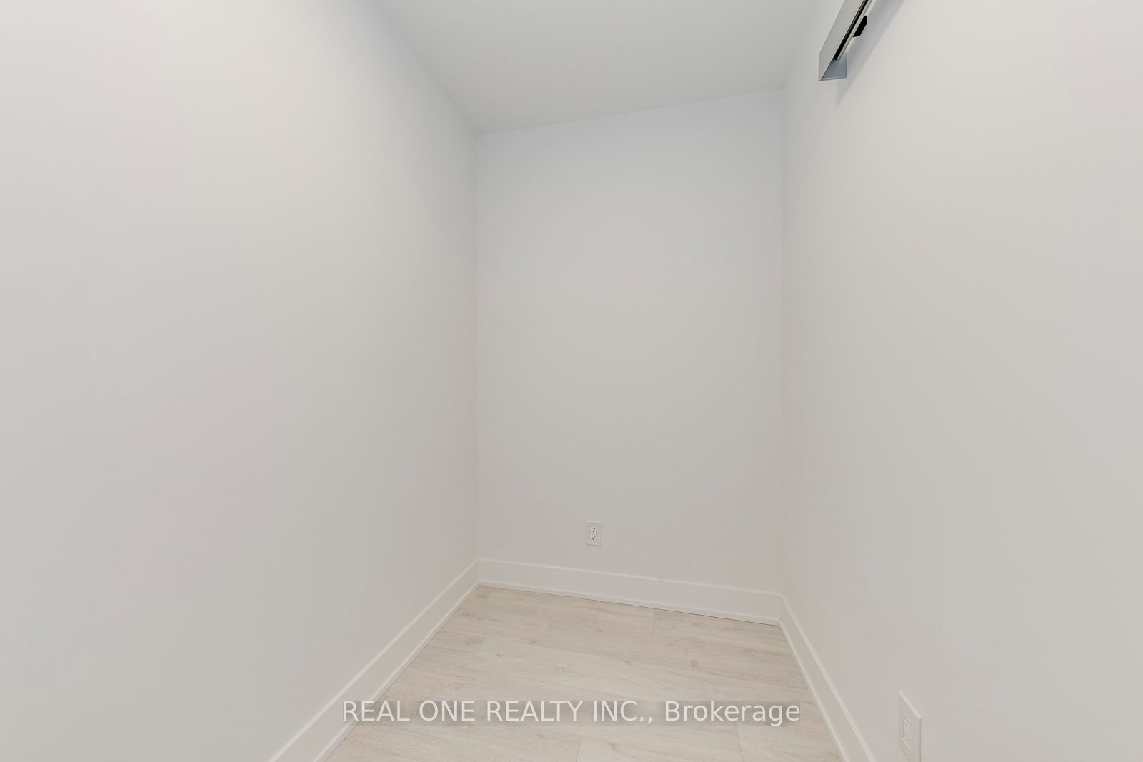 3008 William Cutmore Boulevard 408 Property Photo 25