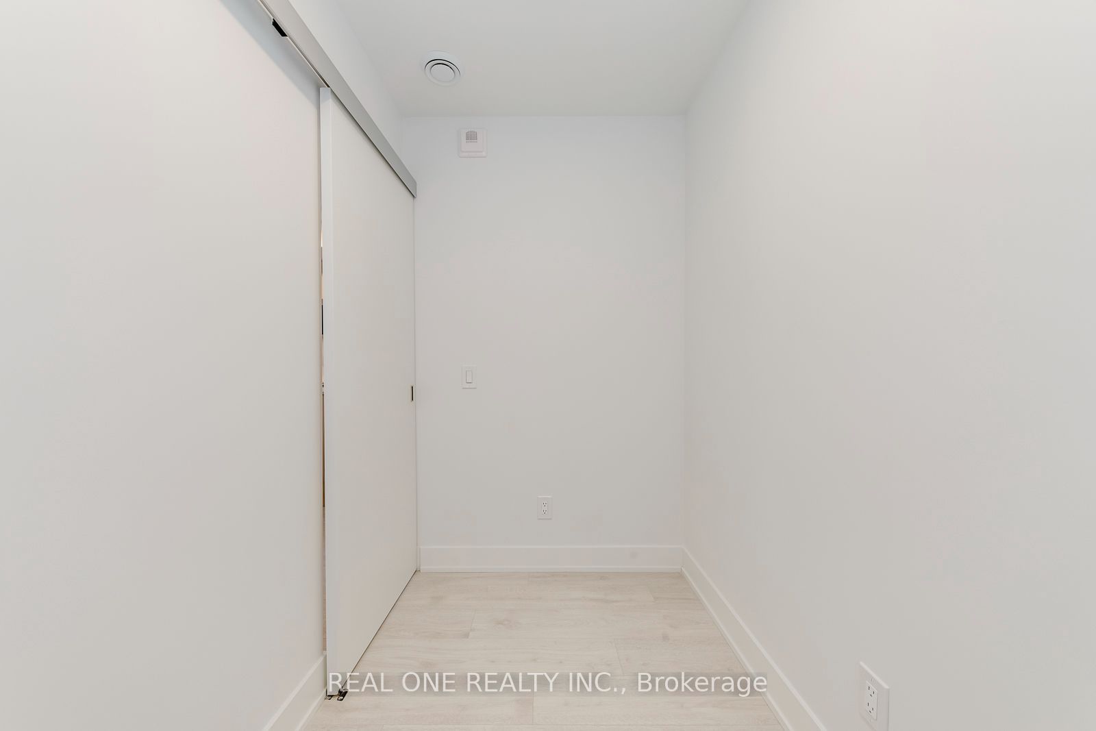 3008 William Cutmore Boulevard 408 Property Photo 26