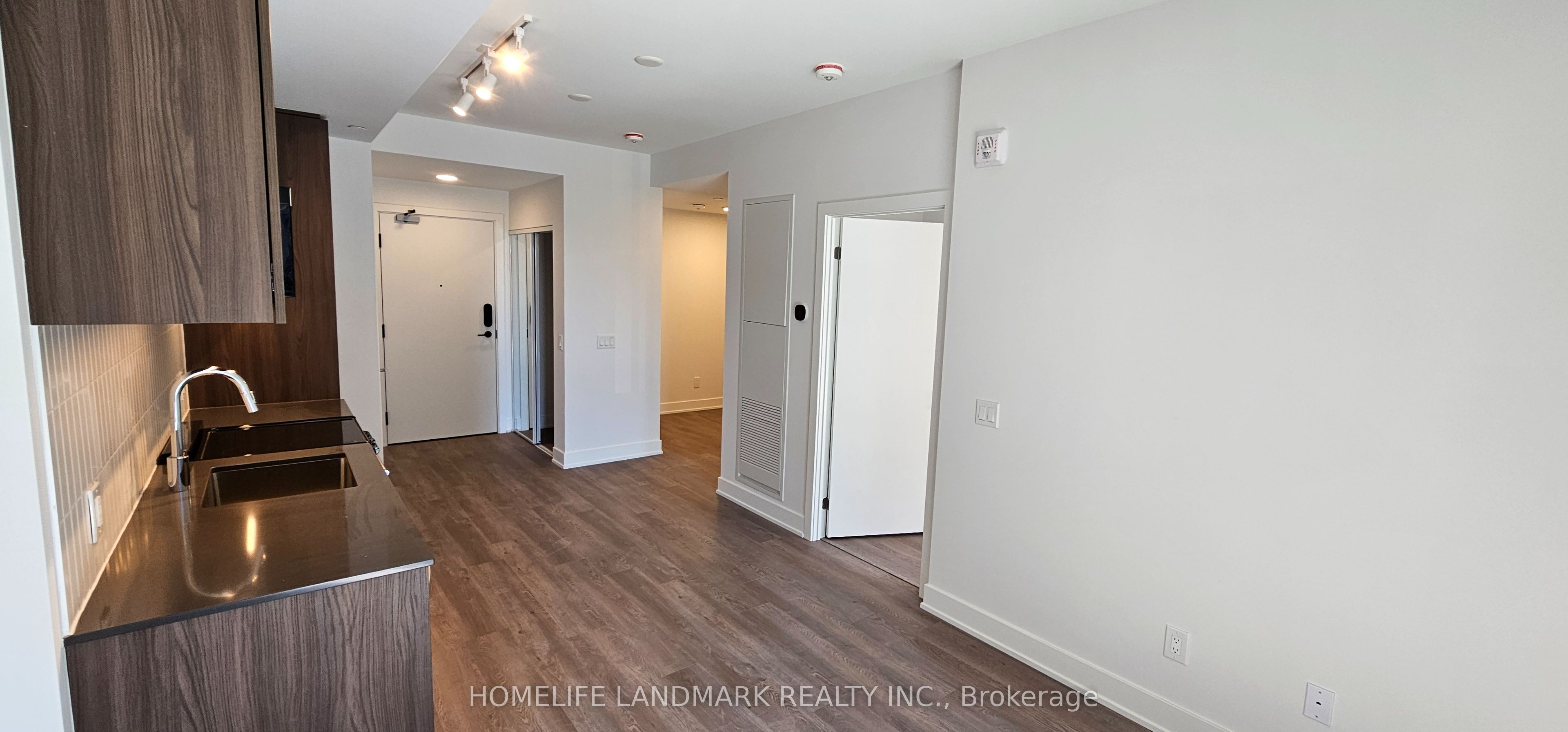 3008 William Cutmore Boulevard Property Photo 4