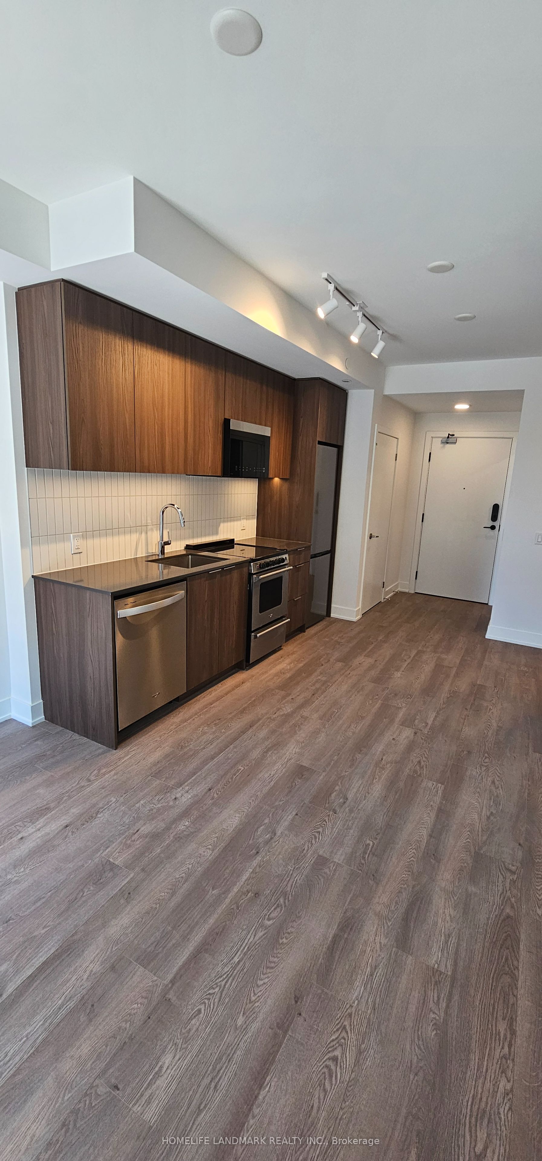 3008 William Cutmore Boulevard Property Photo 5