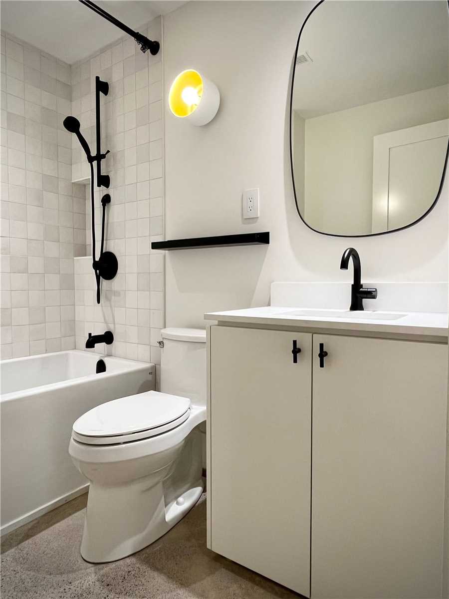 1540 W King St #1B Property Photo 1