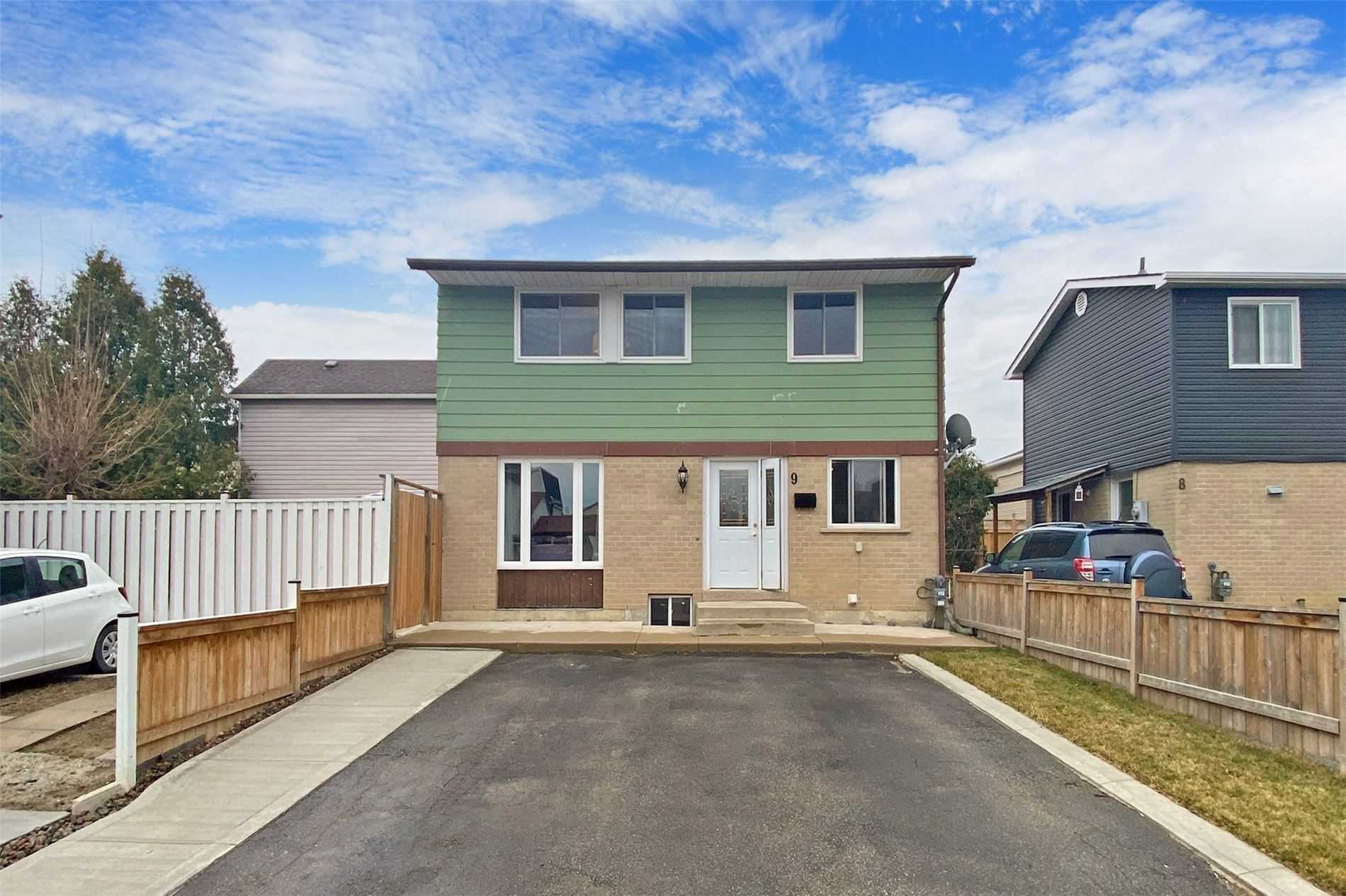 9 Hyde Park Crt Property Photo 1