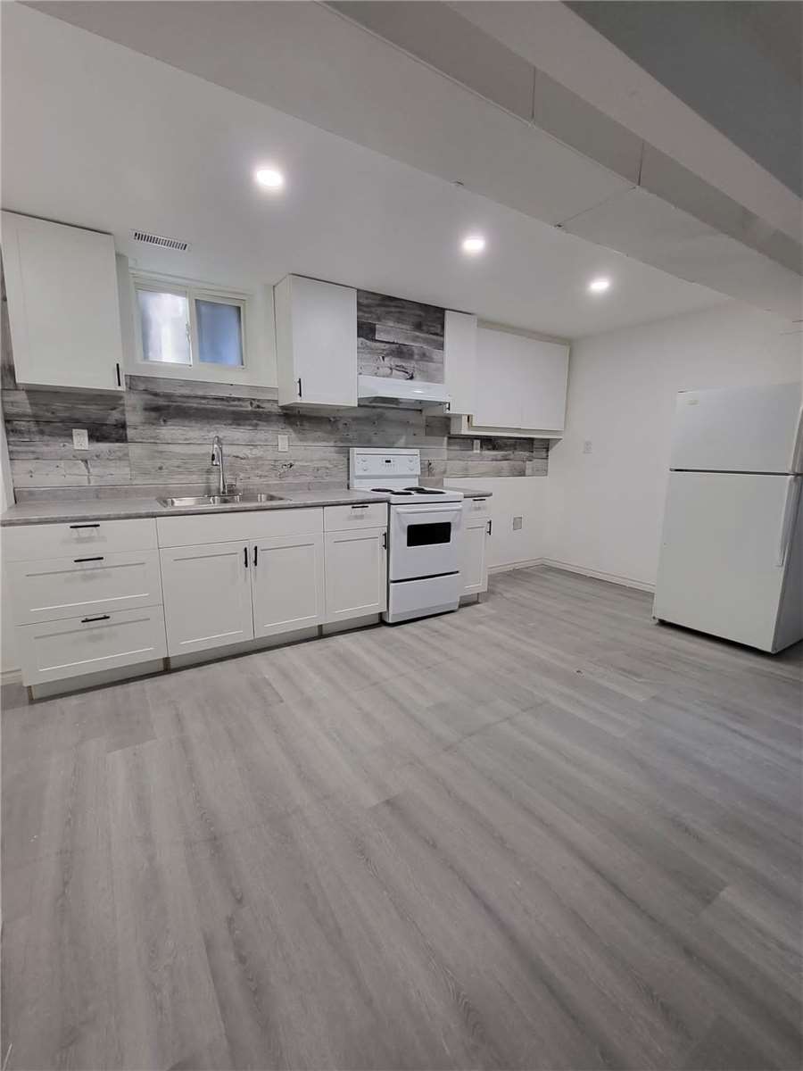 25 Yellowstone St Property Photo 1