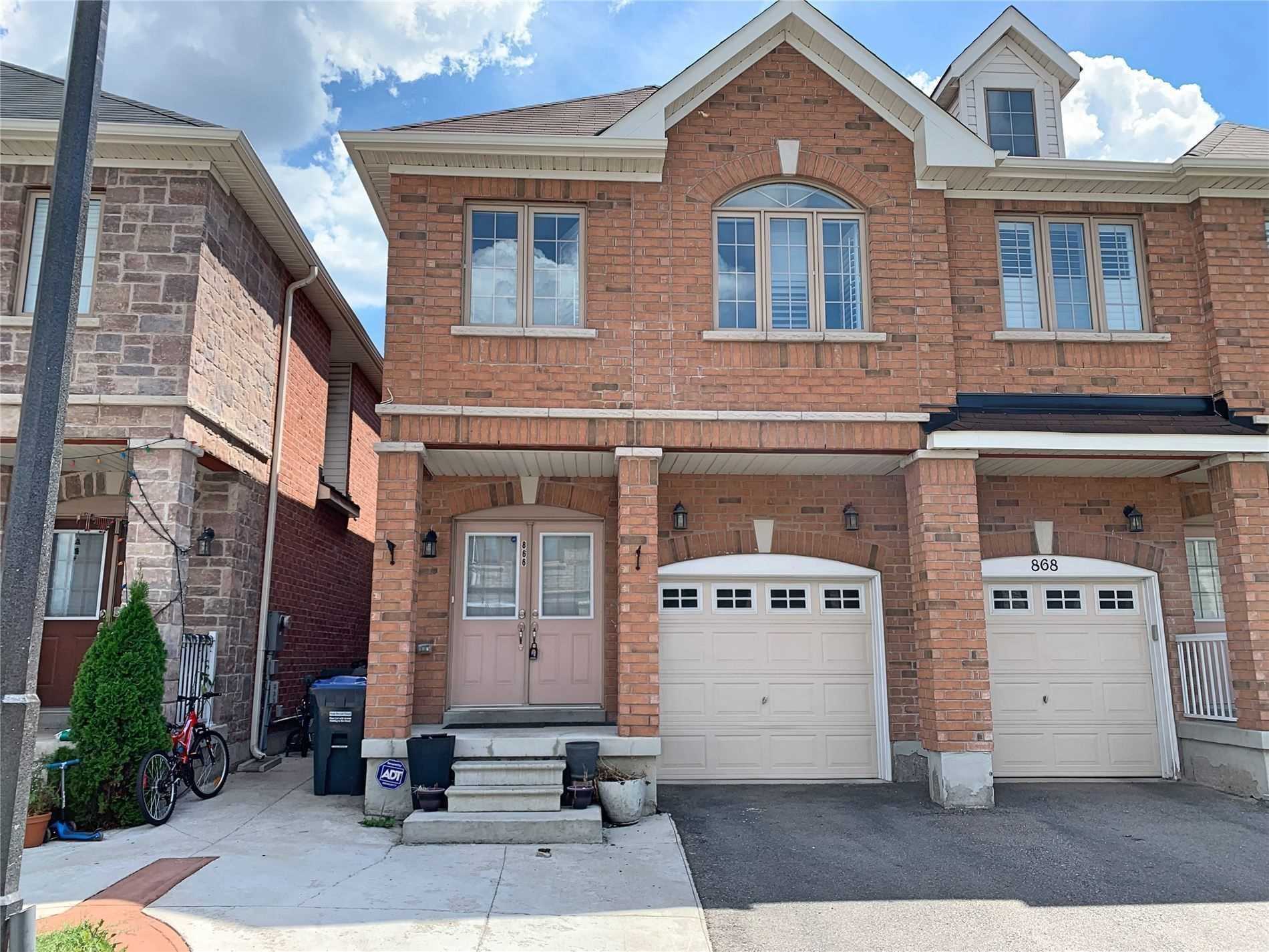 866 Francine Cres Property Photo 1