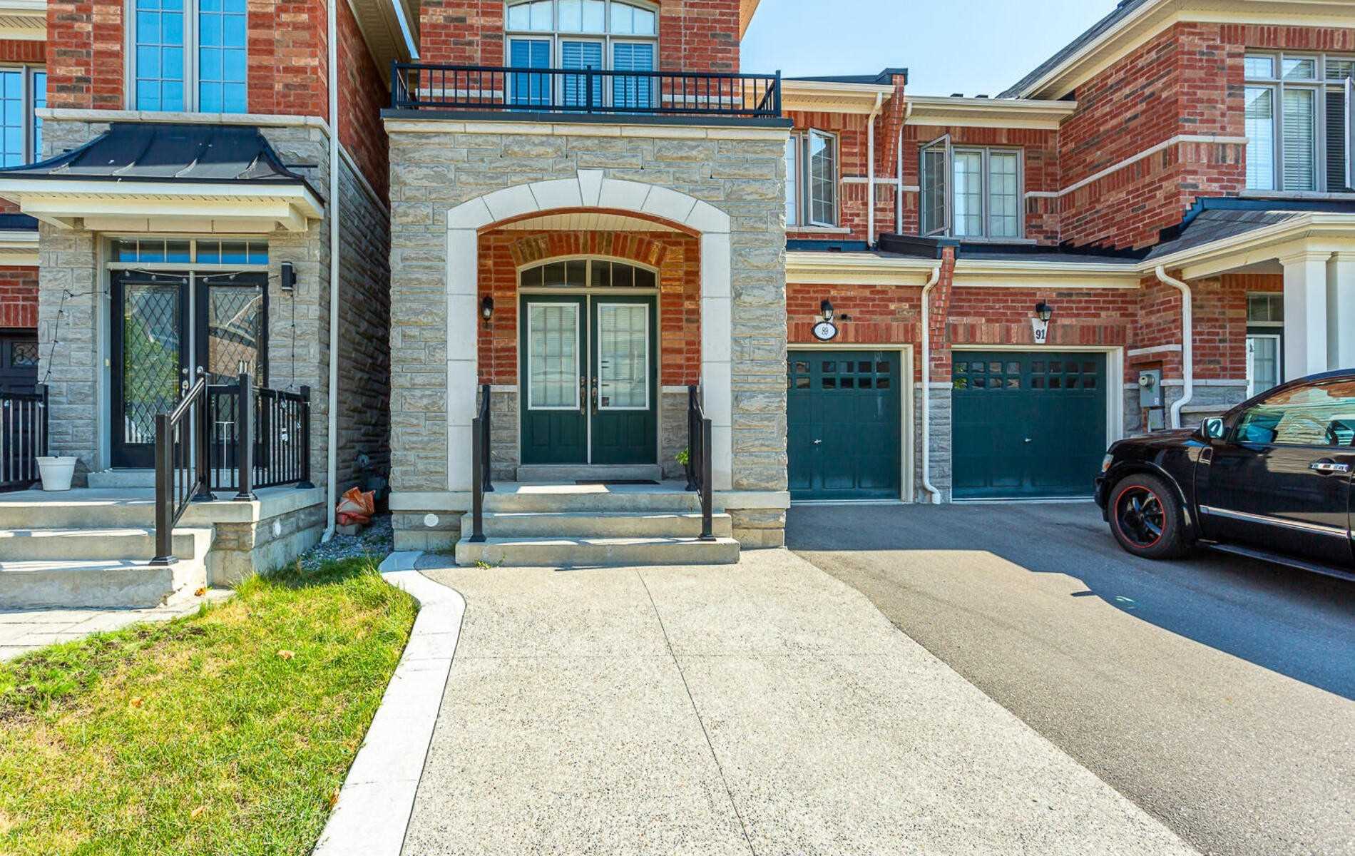 89 Little Britain Cres Property Photo 1
