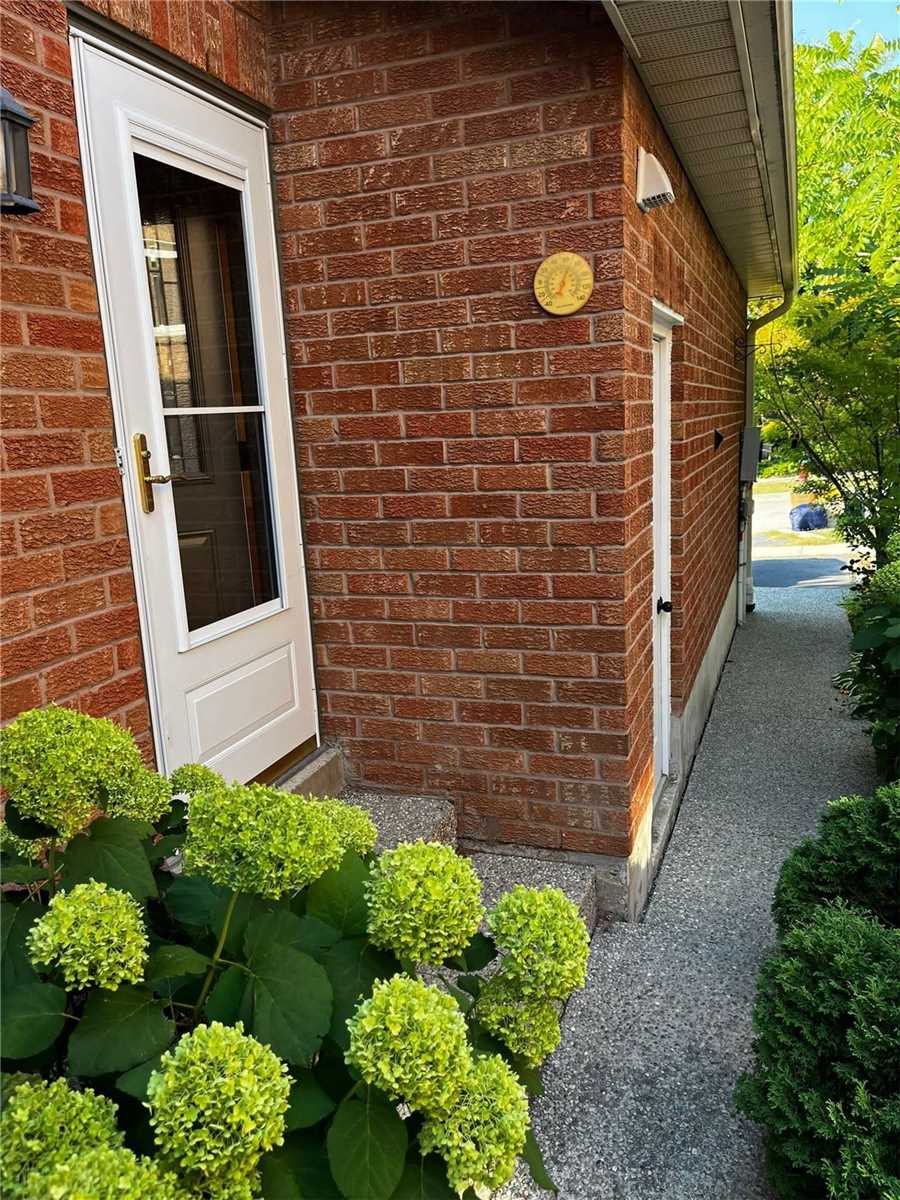 1259 Winterbourne Dr Property Photo 1
