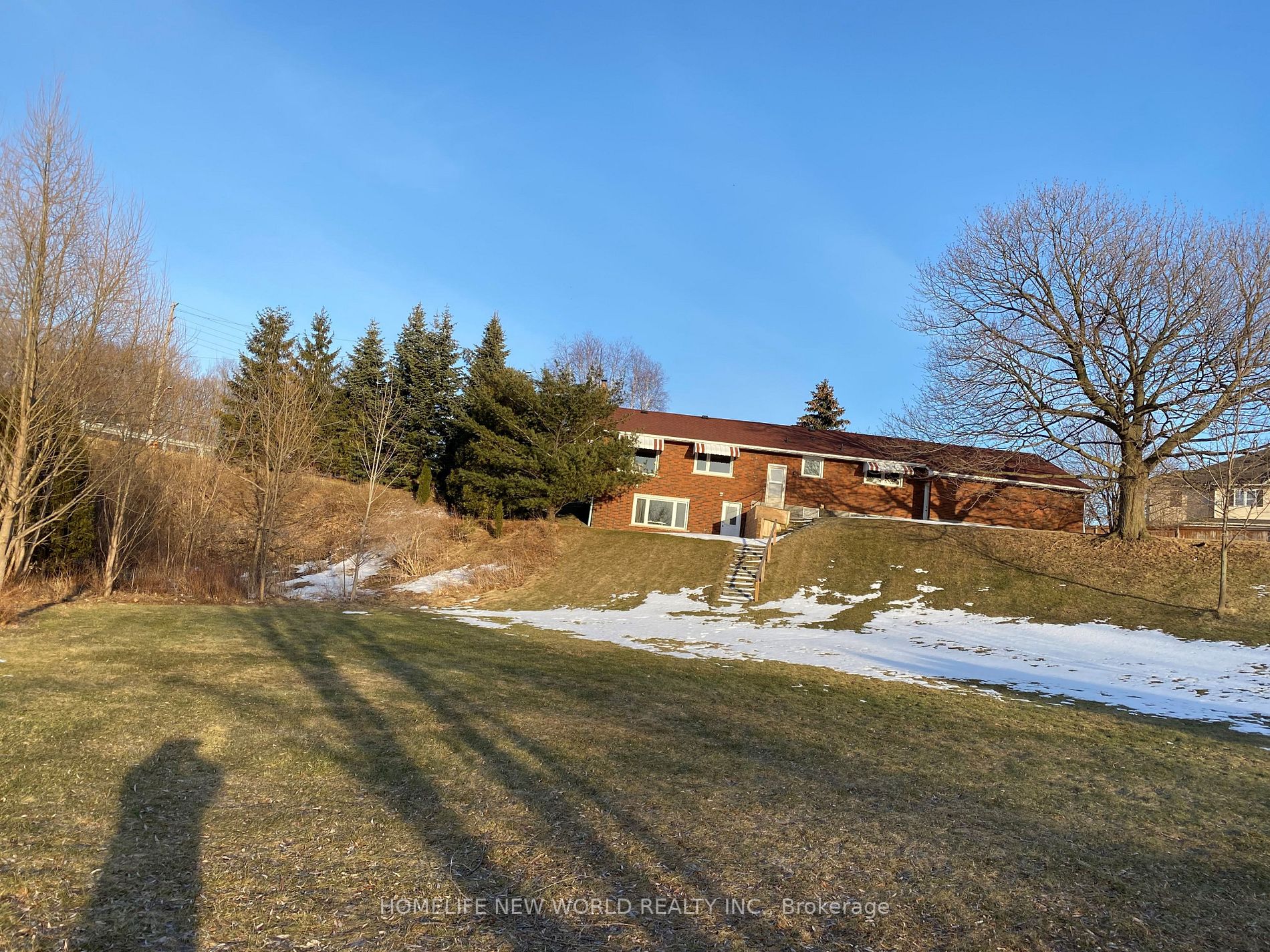 2040 Bronte Rd Property Photo 2