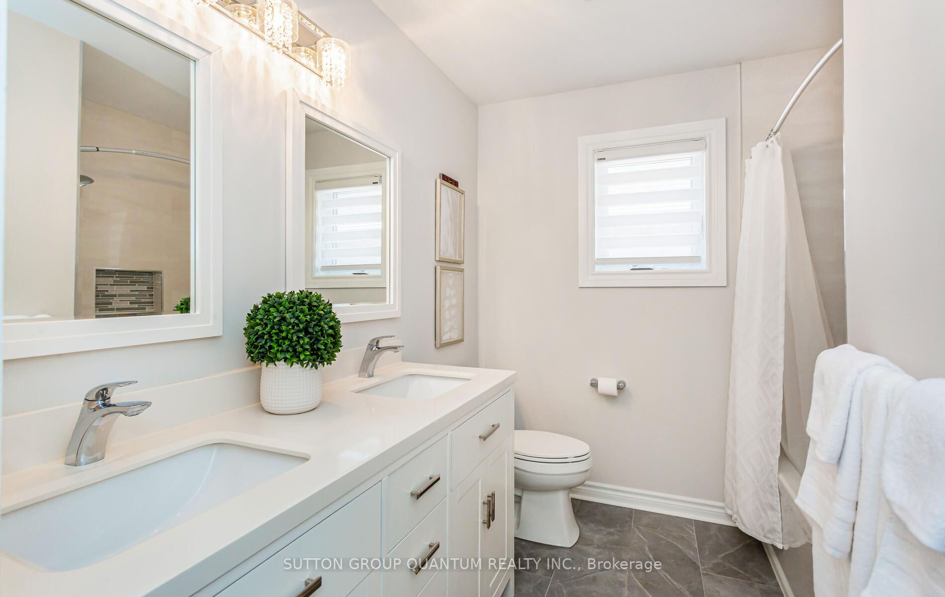 2496 Logan Ave Property Photo 28