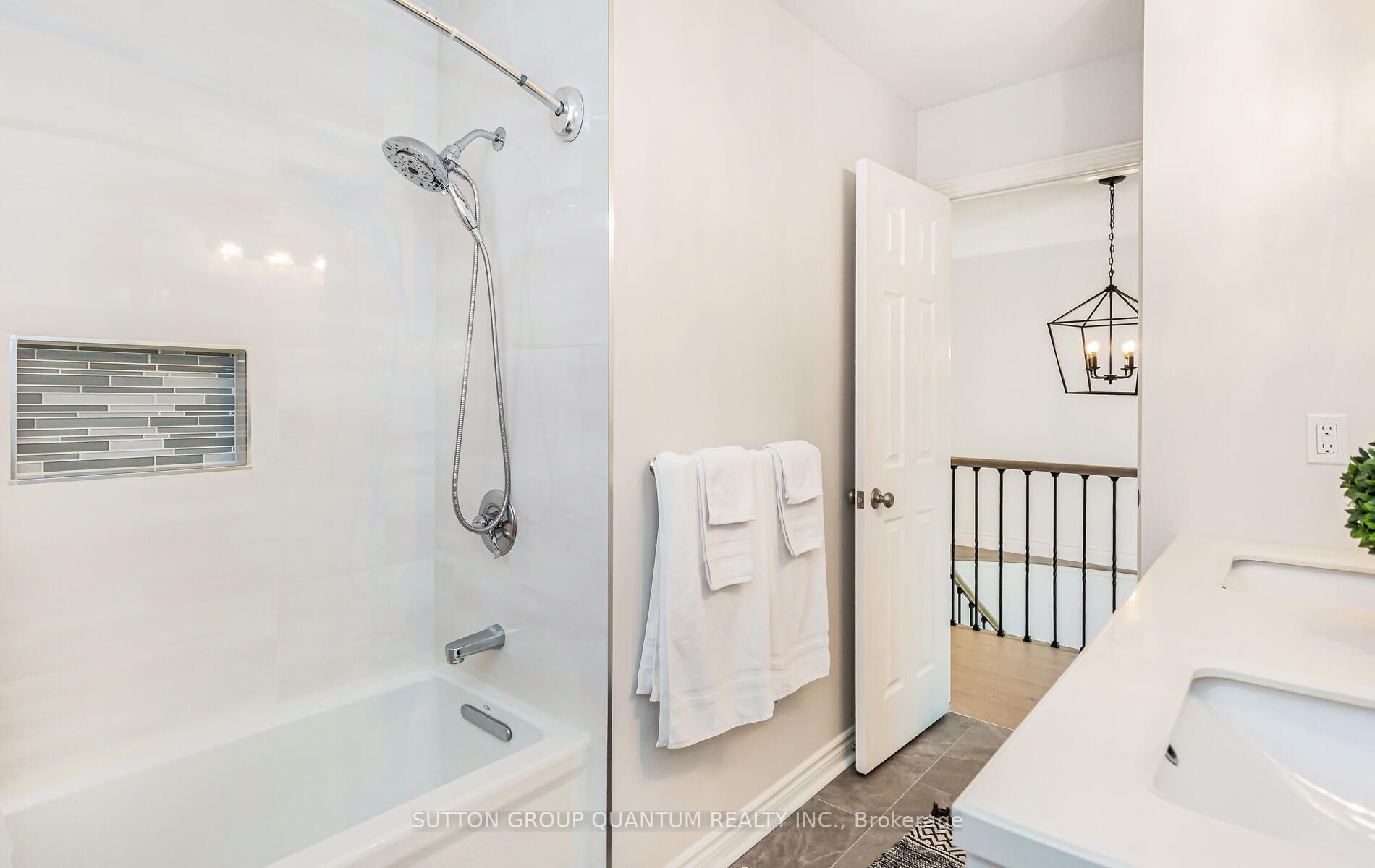 2496 Logan Ave Property Photo 29