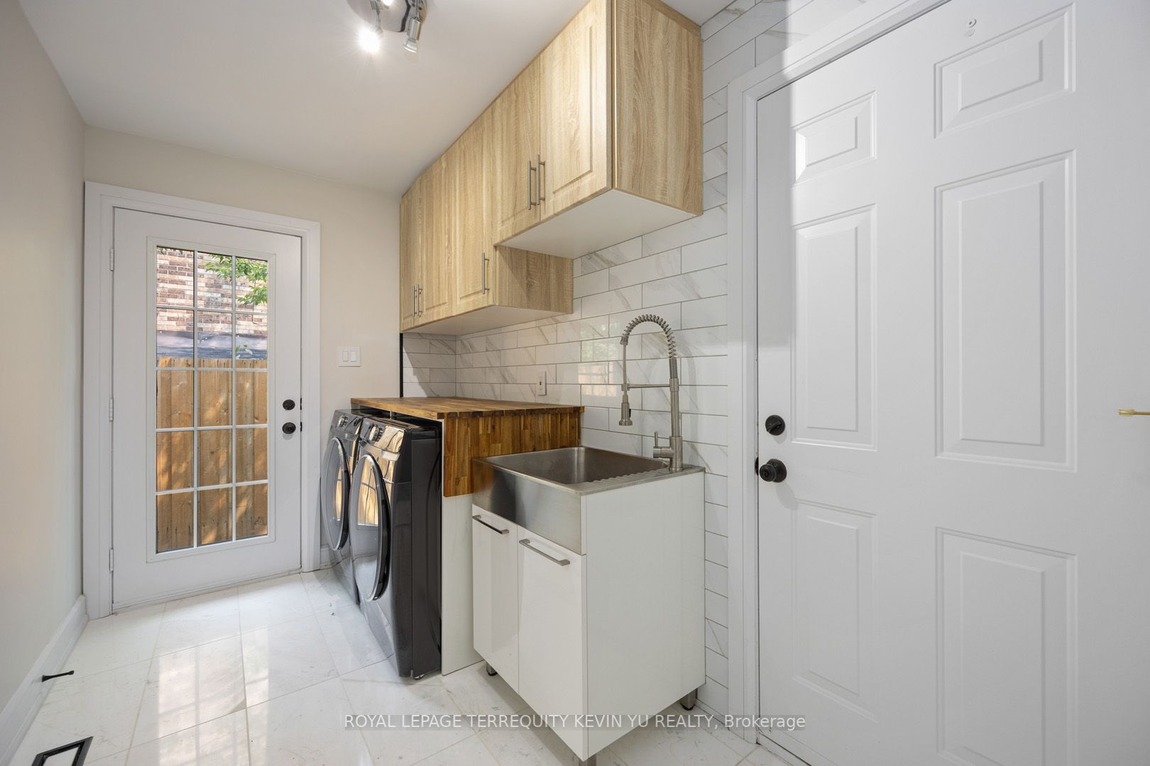 2059 Shawanaga Tr Property Photo 15
