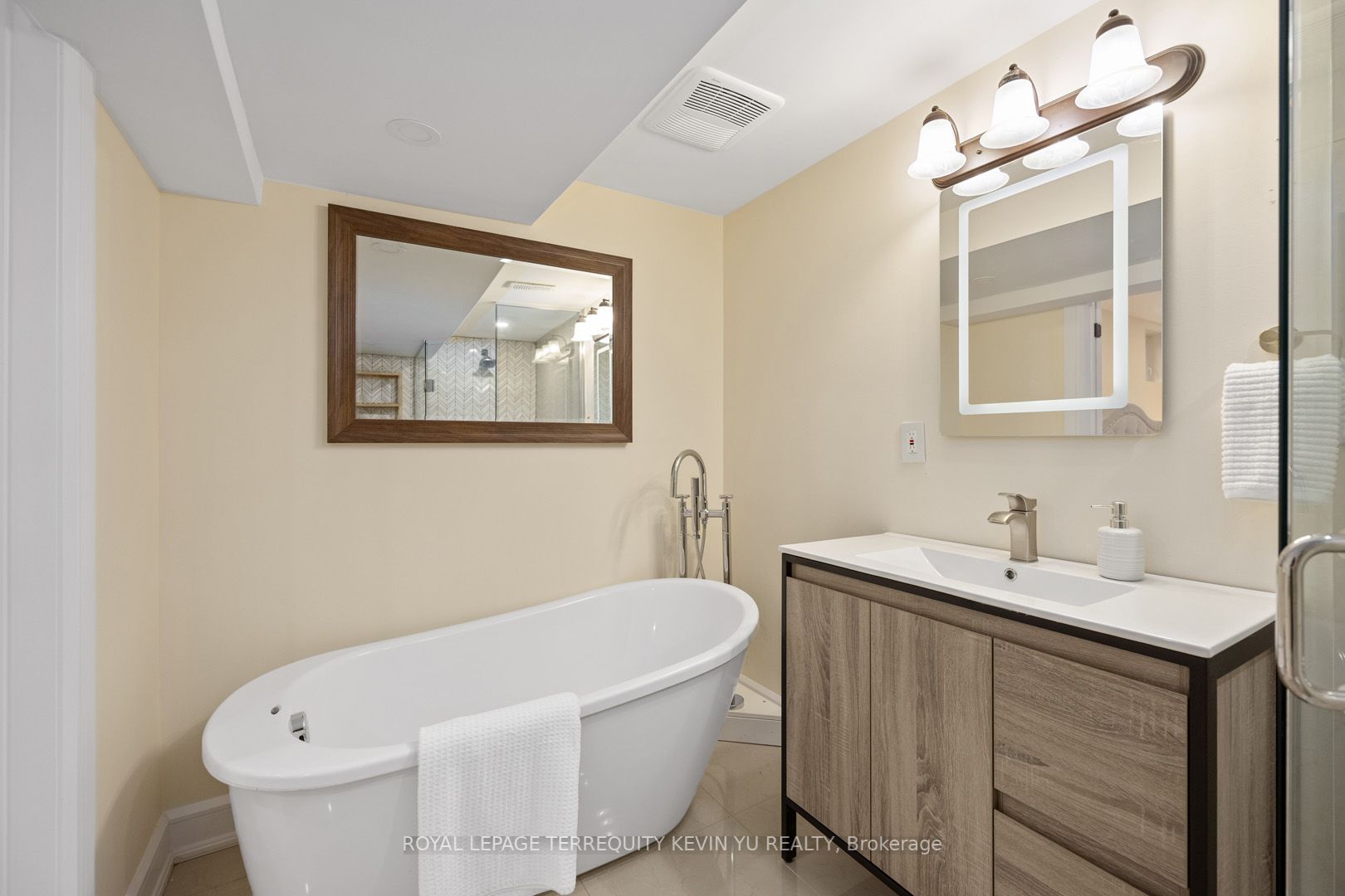 2059 Shawanaga Tr Property Photo 34