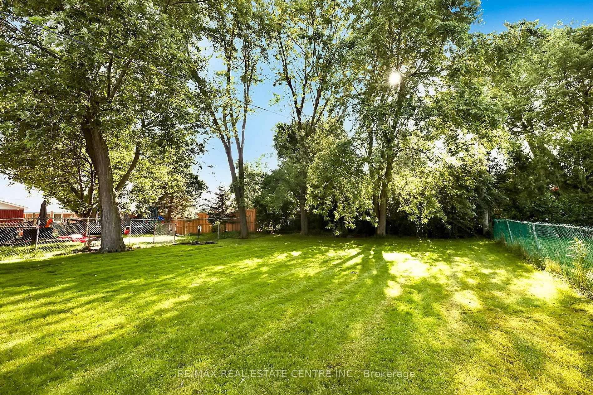 128 Prince Charles Dr Property Photo 37