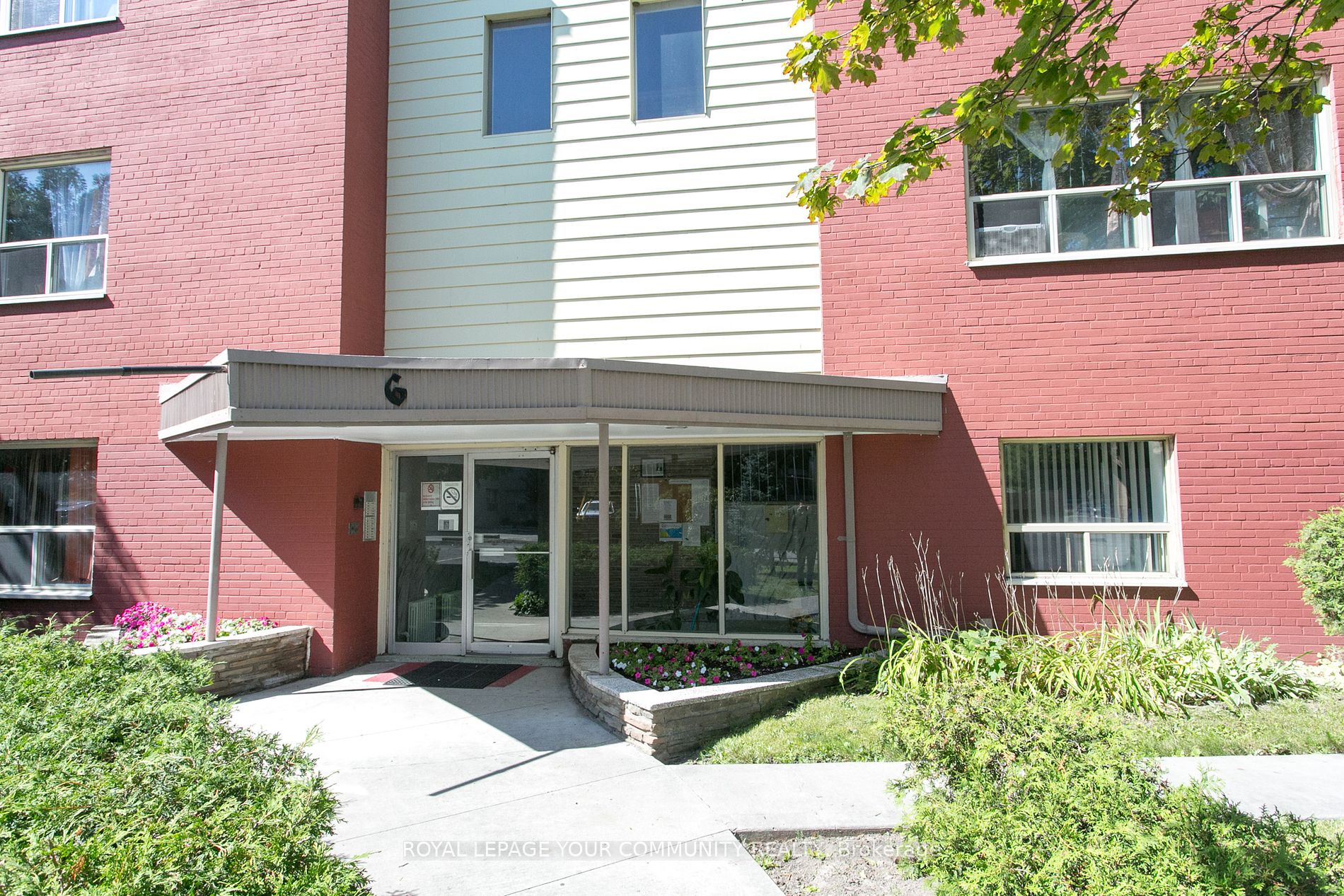 6 Hartham Pl Property Photo 4