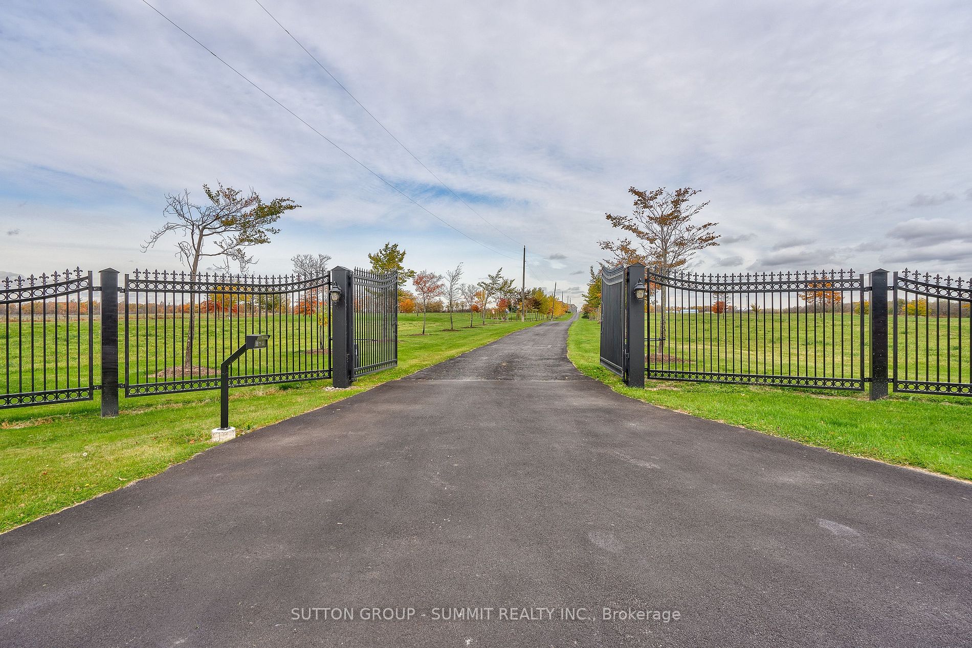 5431 Appleby Line Property Photo