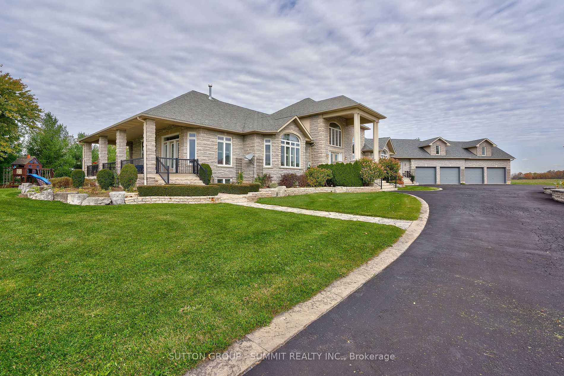 5431 Appleby Line Property Photo 2