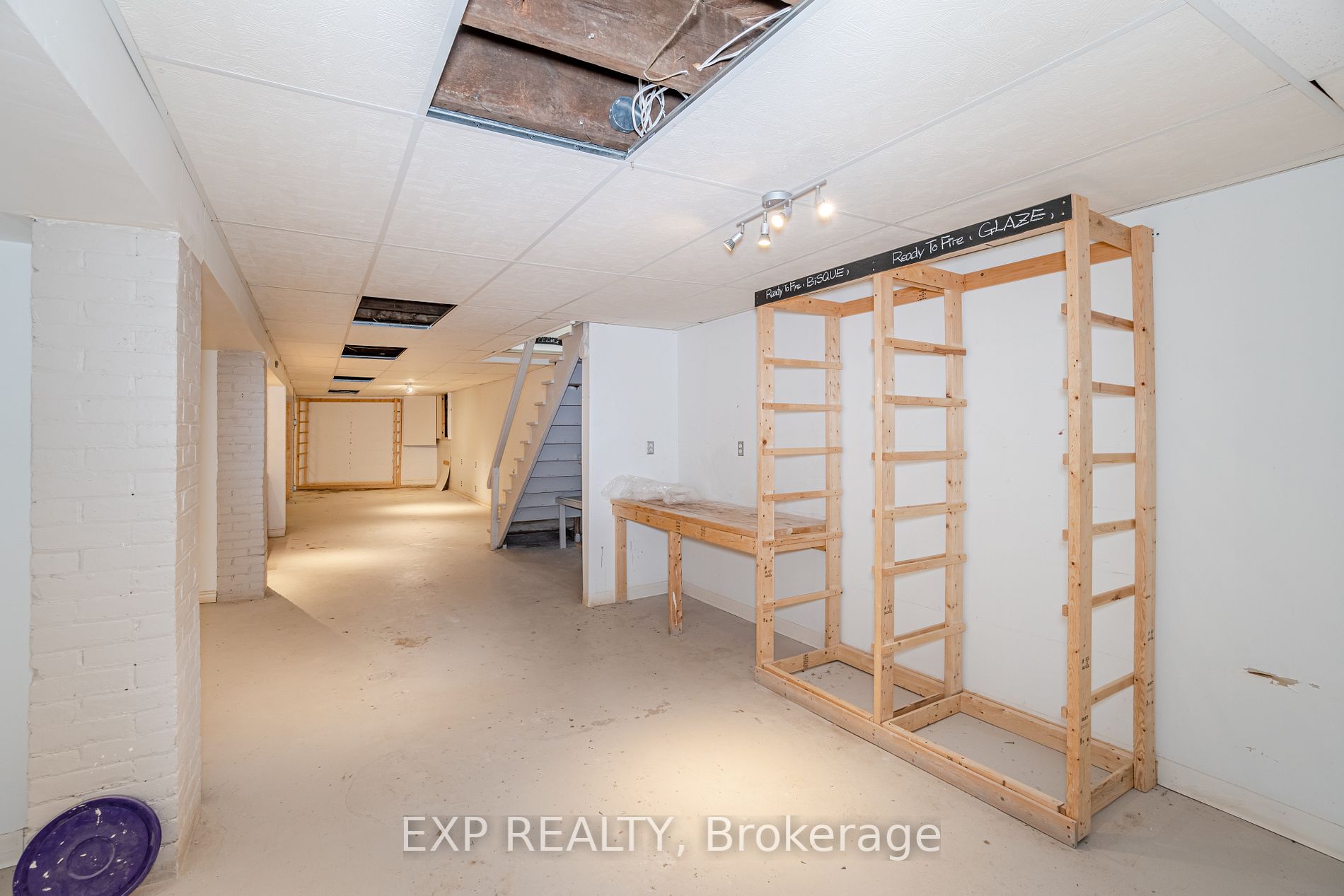 3052 Dundas St W Property Photo 21