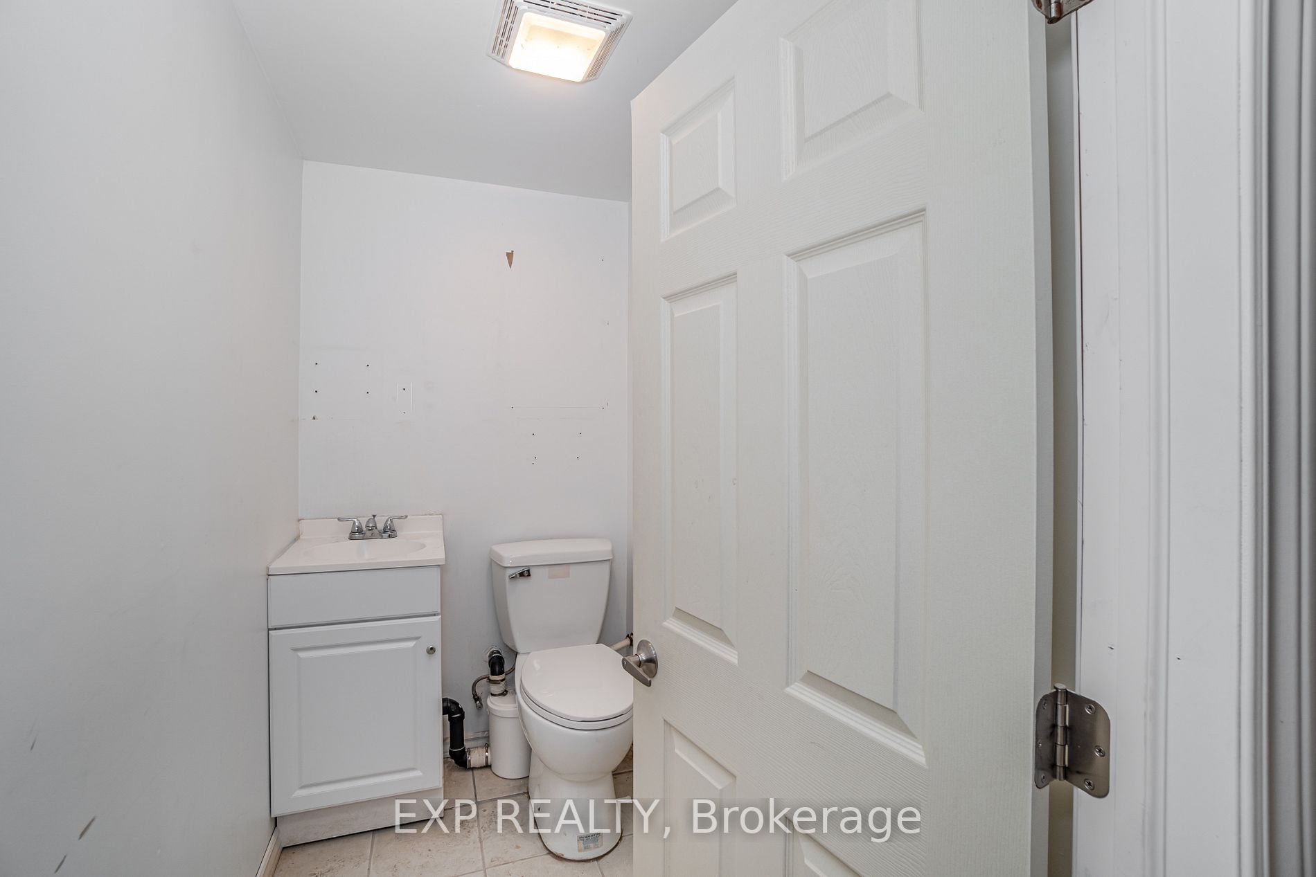 3052 Dundas St W Property Photo 23