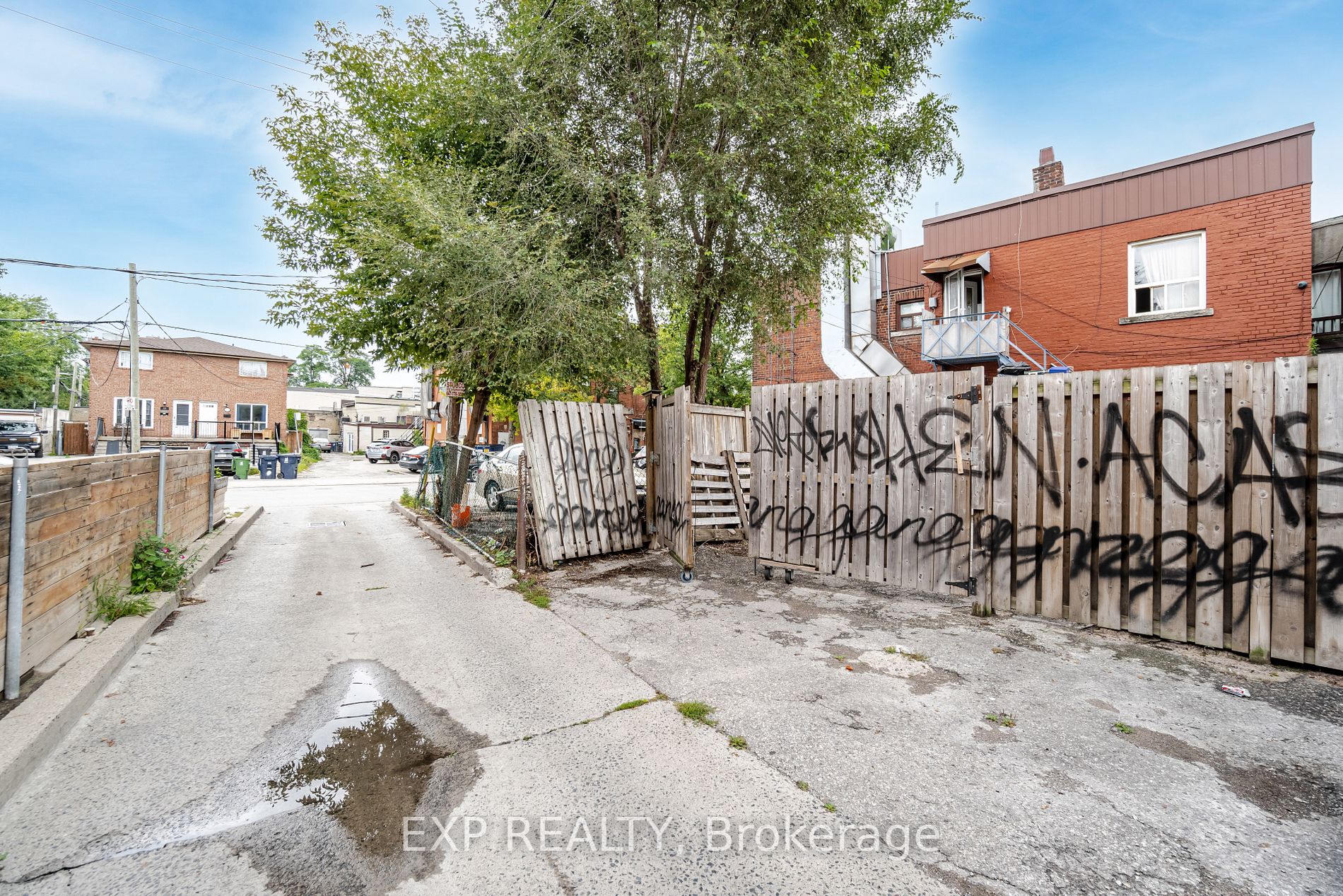 3052 Dundas St W Property Photo 25