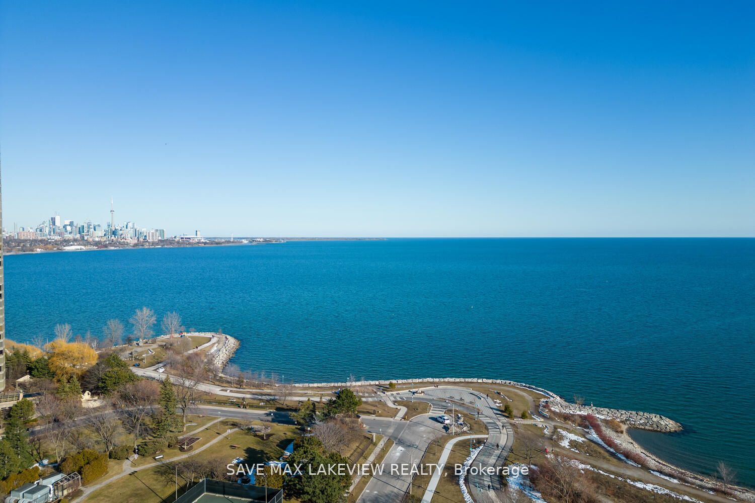 5 Marine Parade Dr Property Photo 2