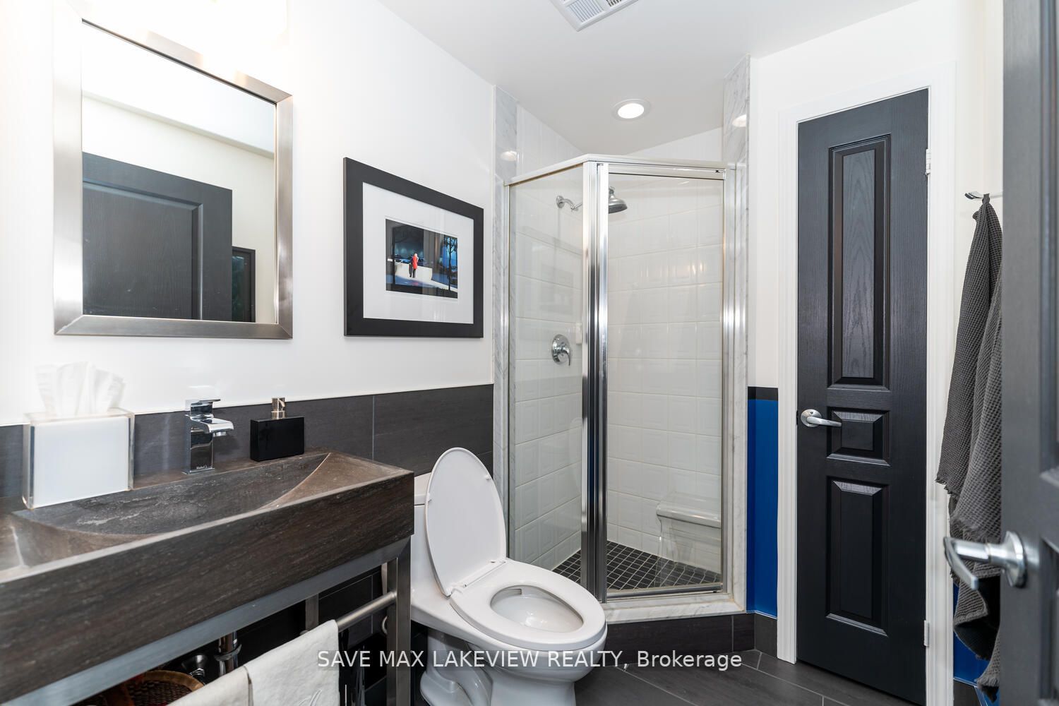 5 Marine Parade Dr Property Photo 9