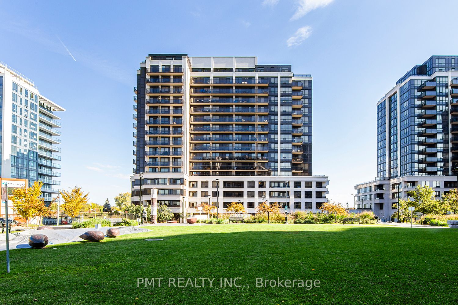1 De Boers Dr 19 Property Photo 1