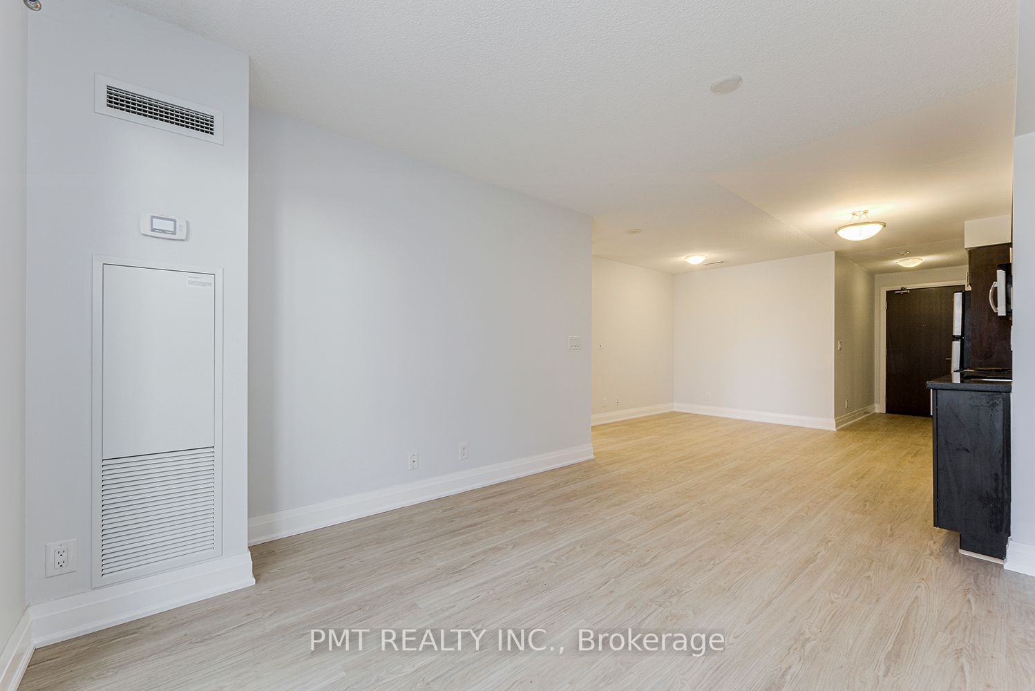 1 De Boers Dr 19 Property Photo 3