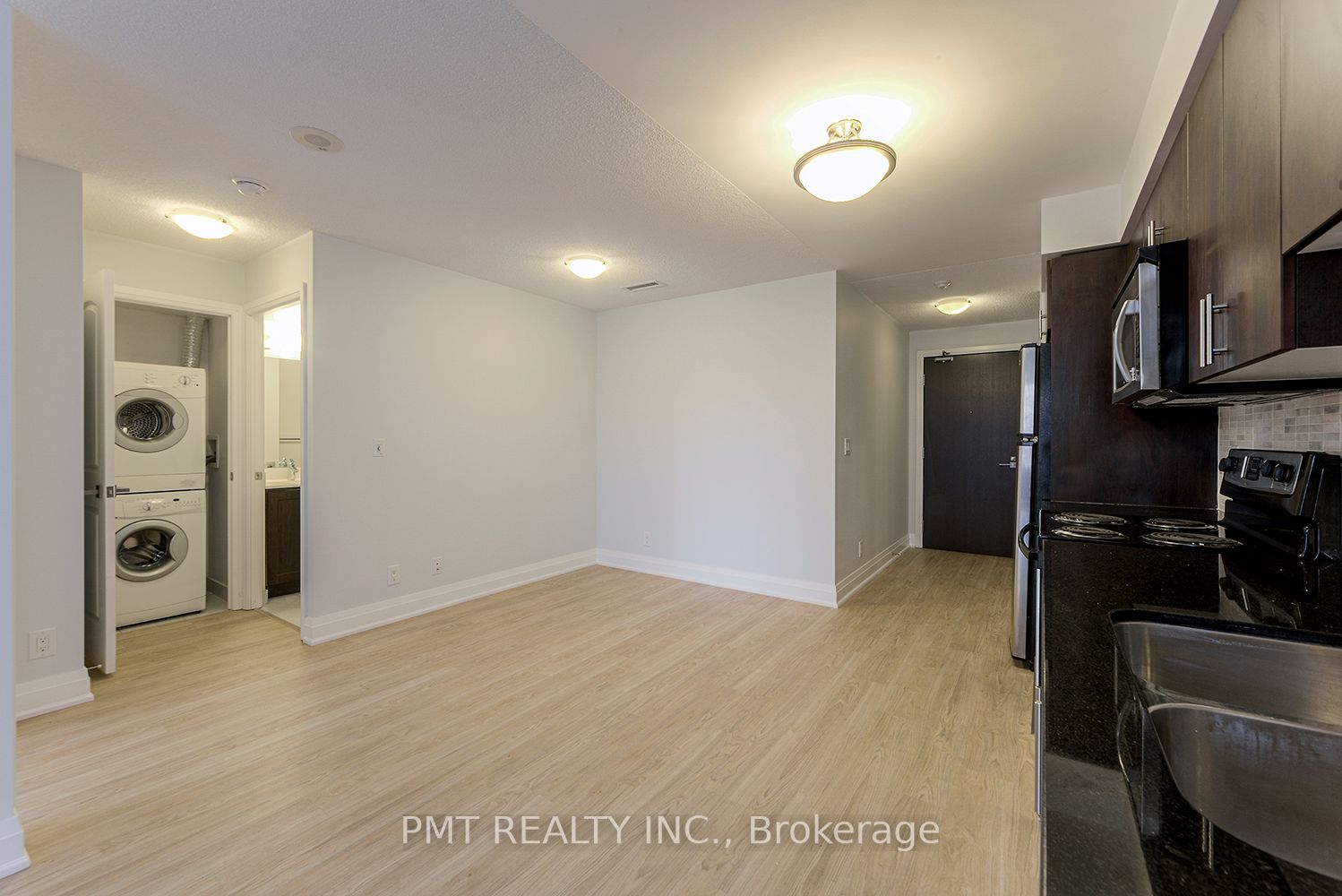 1 De Boers Dr 19 Property Photo 6