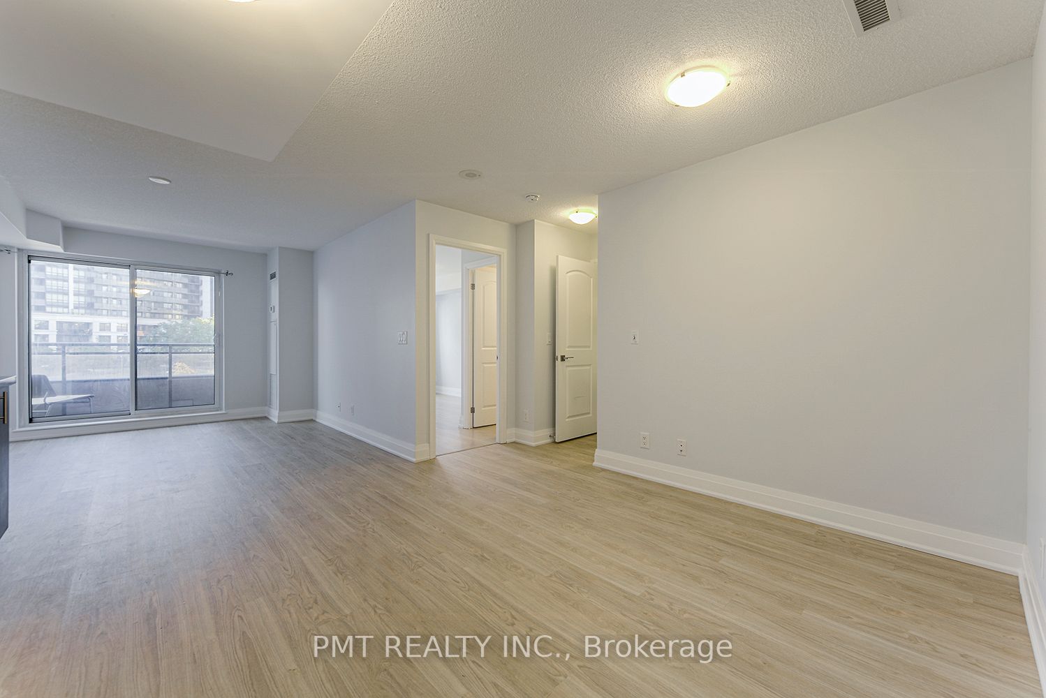 1 De Boers Dr 19 Property Photo 14