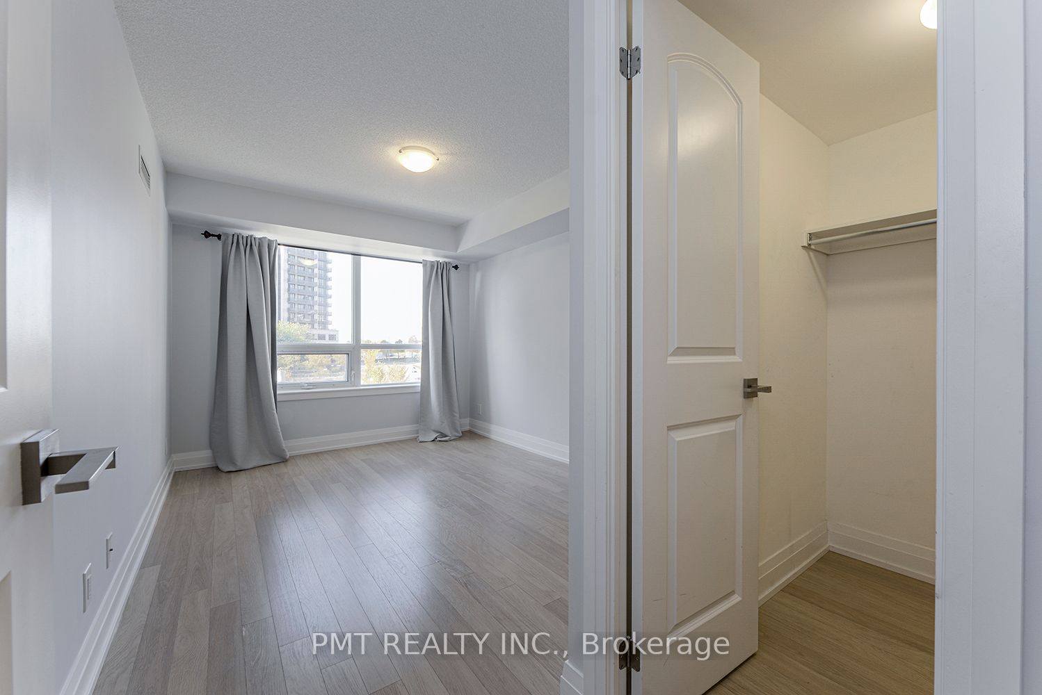 1 De Boers Dr 19 Property Photo 15