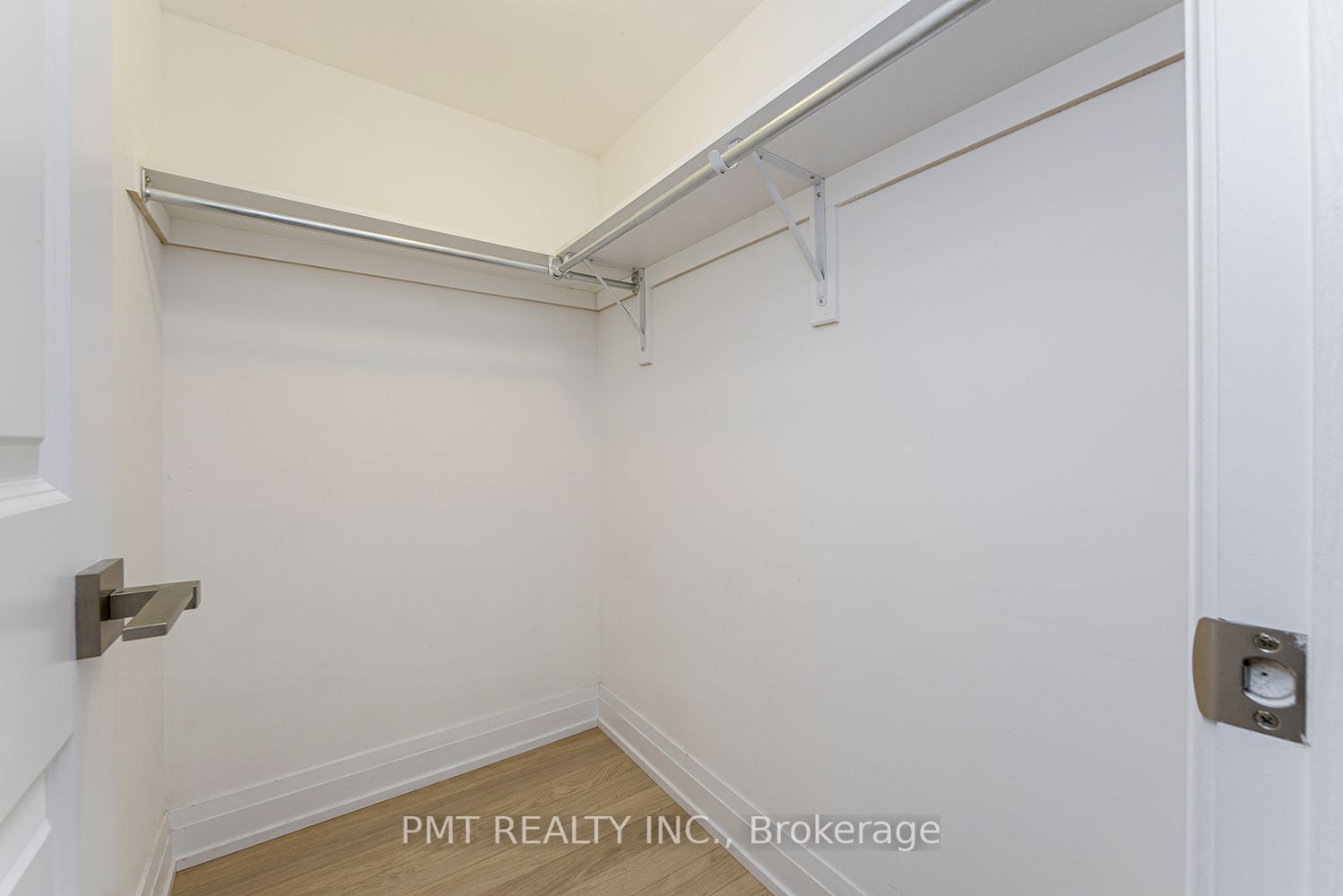 1 De Boers Dr 19 Property Photo 16