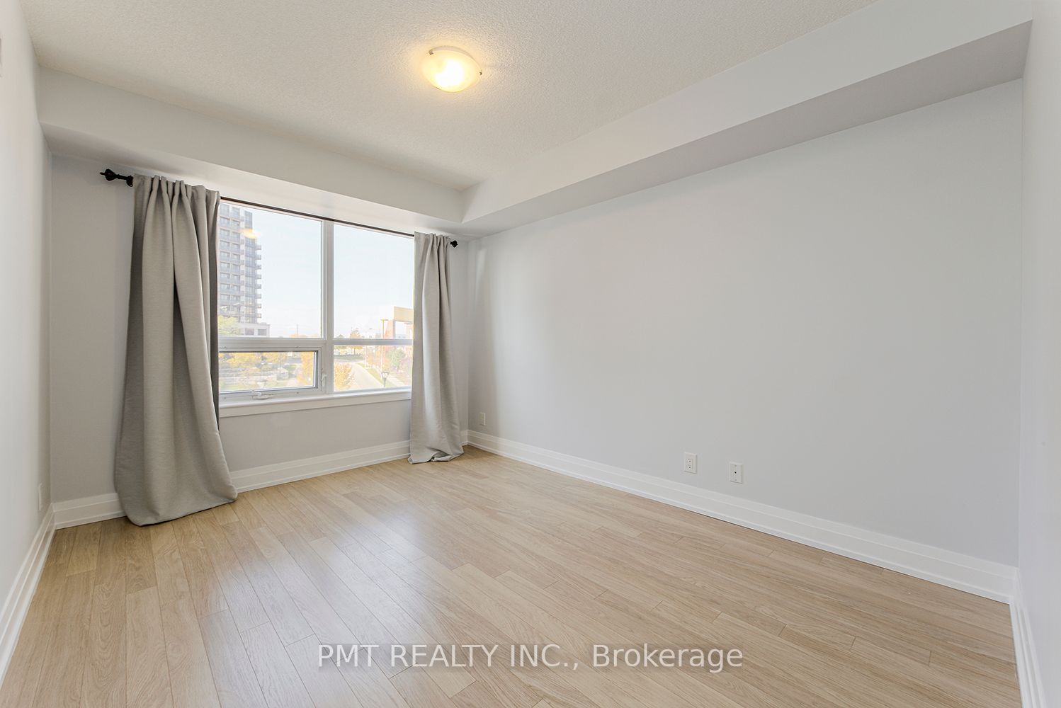 1 De Boers Dr 19 Property Photo 17