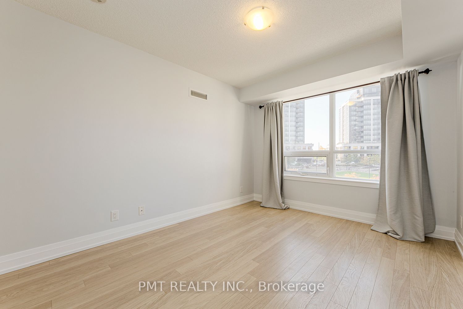 1 De Boers Dr 19 Property Photo 18