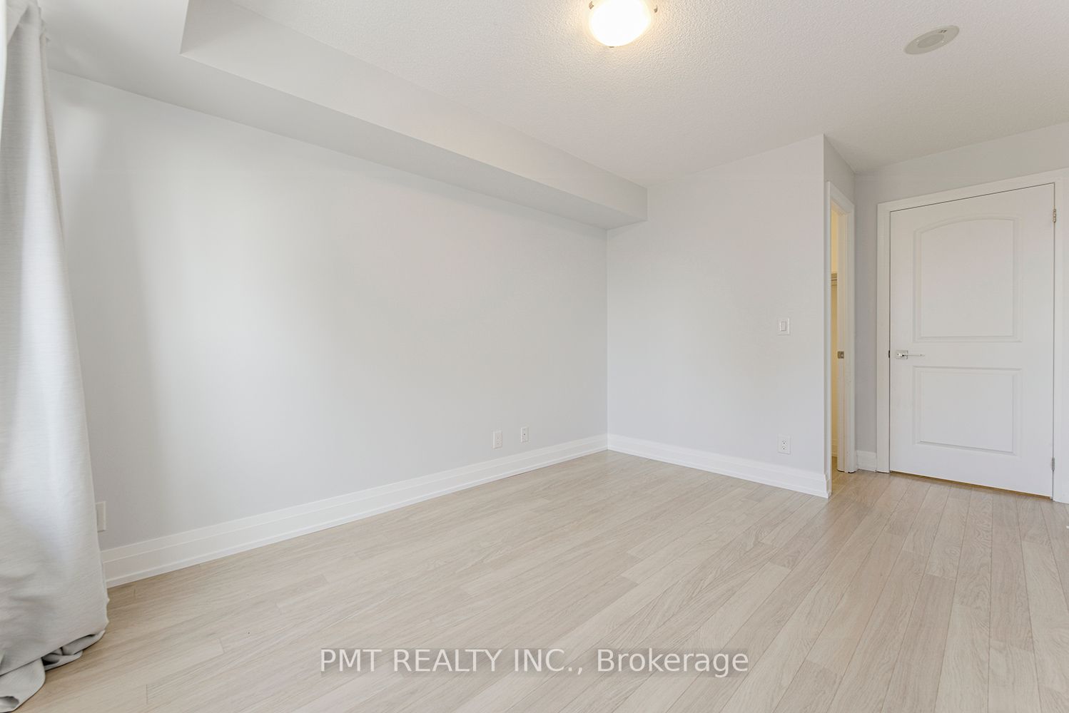 1 De Boers Dr 19 Property Photo 19