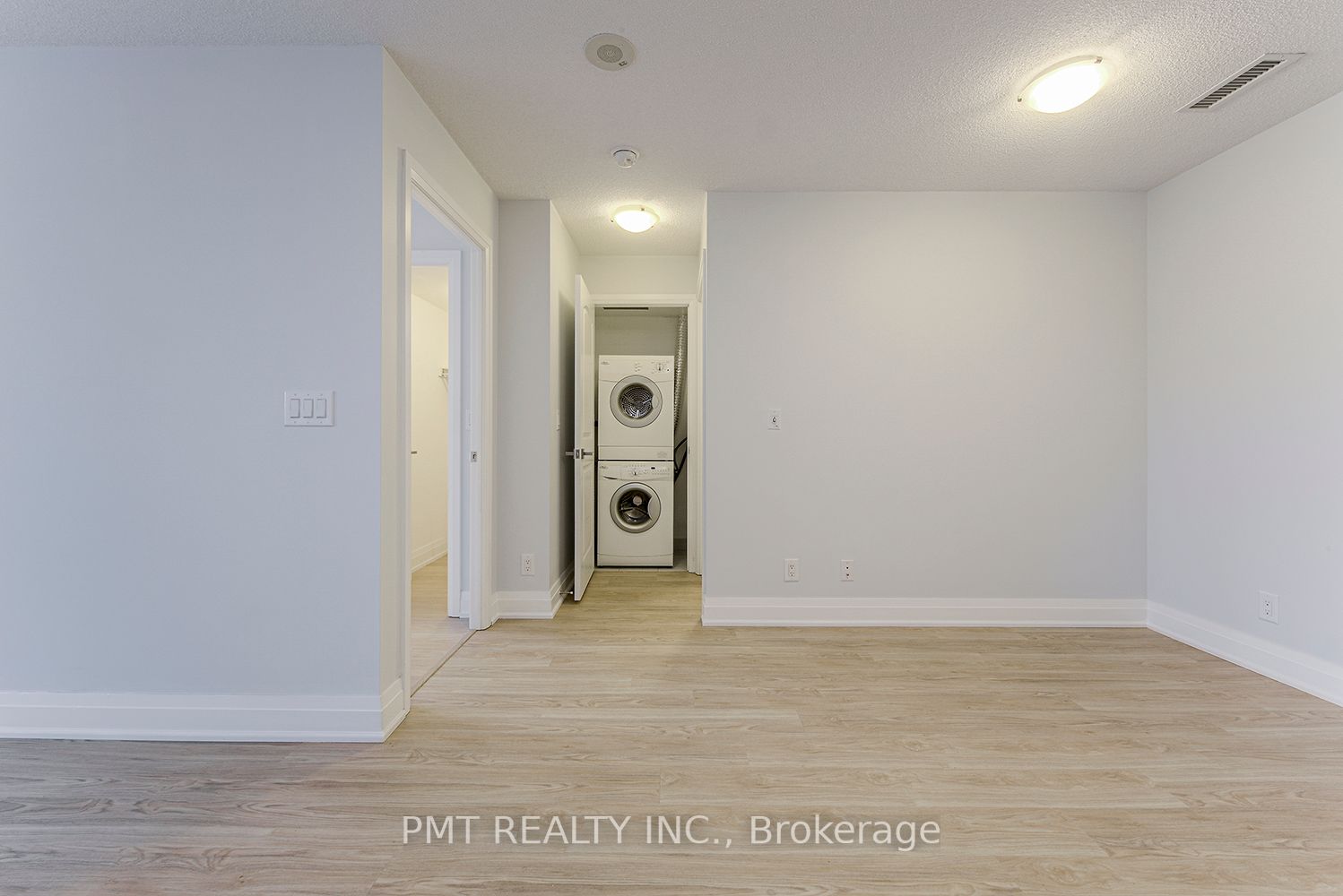 1 De Boers Dr 19 Property Photo 20