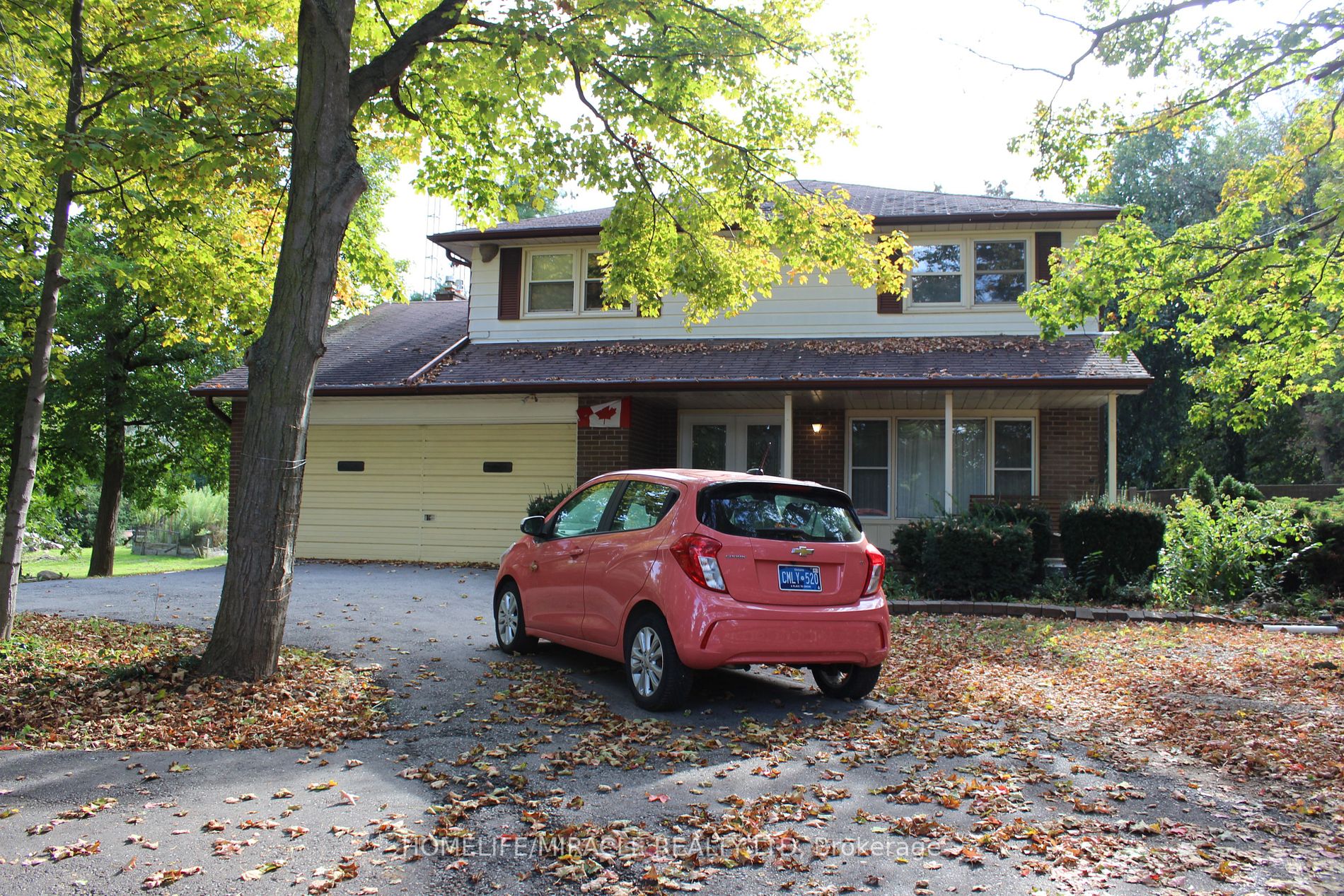 10538 8th Line Property Photo